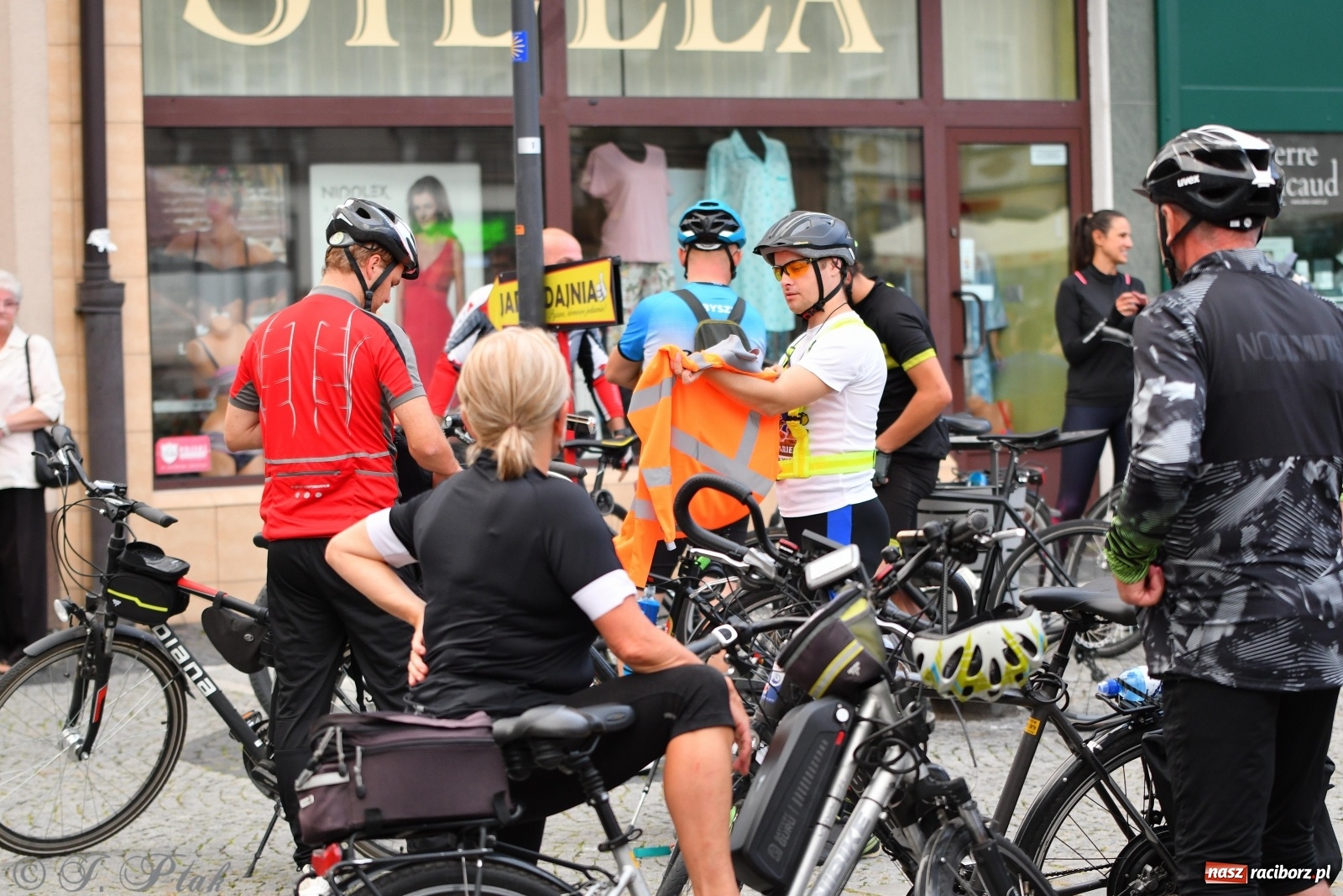 Zdjęcie w galerii na portalu naszraciborz.pl: Czwarta rekordowa Raciborska Nocka Rowerowa [FOTO]  wiadomości z regionu