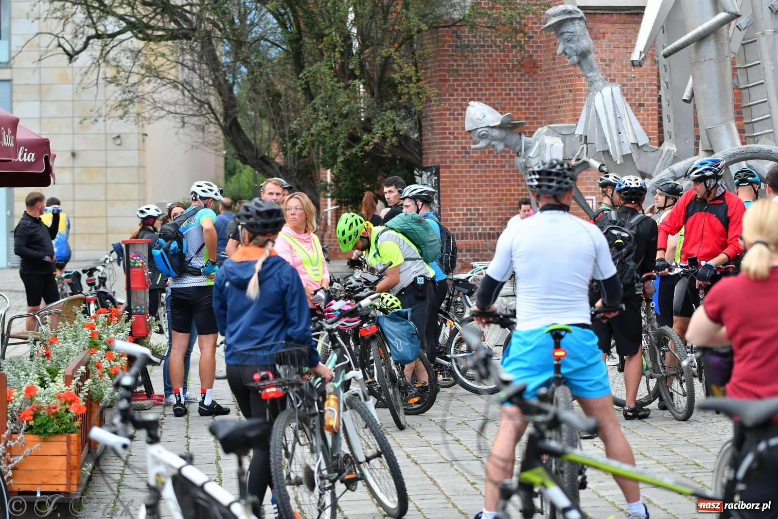 Zdjęcie w galerii na portalu naszraciborz.pl: Czwarta rekordowa Raciborska Nocka Rowerowa [FOTO]  wiadomości z regionu