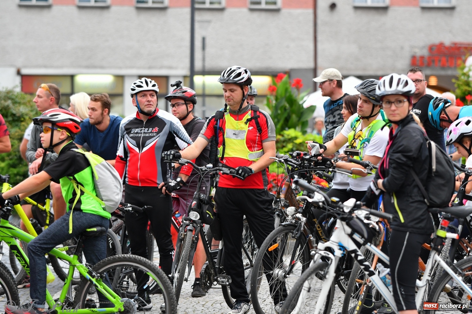 Zdjęcie w galerii na portalu naszraciborz.pl: Czwarta rekordowa Raciborska Nocka Rowerowa [FOTO]  wiadomości z regionu