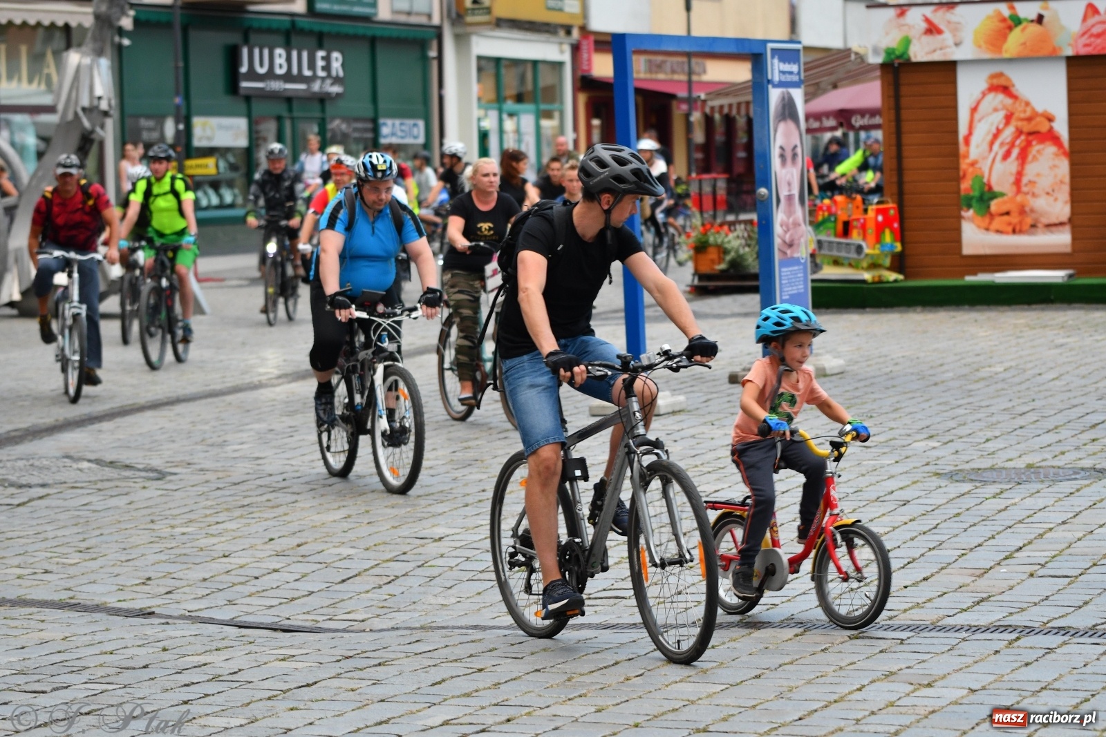 Zdjęcie w galerii na portalu naszraciborz.pl: Czwarta rekordowa Raciborska Nocka Rowerowa [FOTO]  wiadomości z regionu