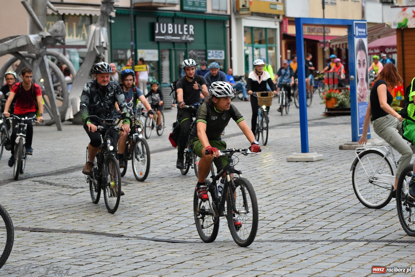 Zdjęcie w galerii na portalu naszraciborz.pl: Czwarta rekordowa Raciborska Nocka Rowerowa [FOTO]  wiadomości z regionu