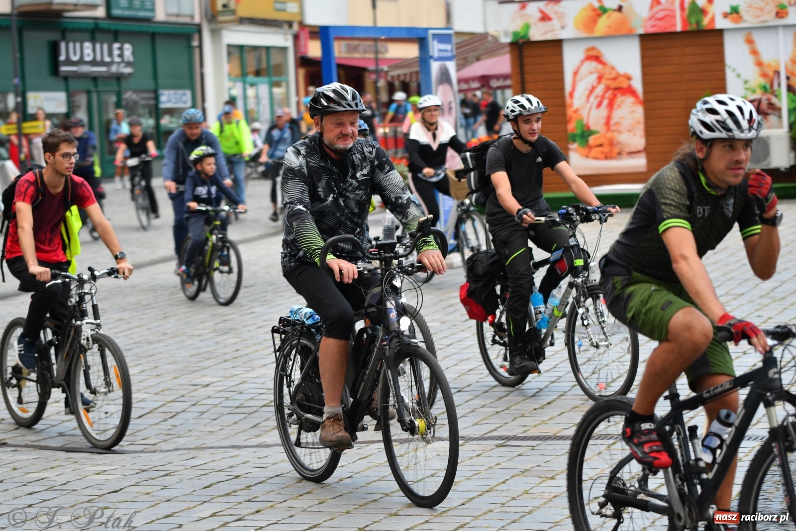 Zdjęcie w galerii na portalu naszraciborz.pl: Czwarta rekordowa Raciborska Nocka Rowerowa [FOTO]  wiadomości z regionu