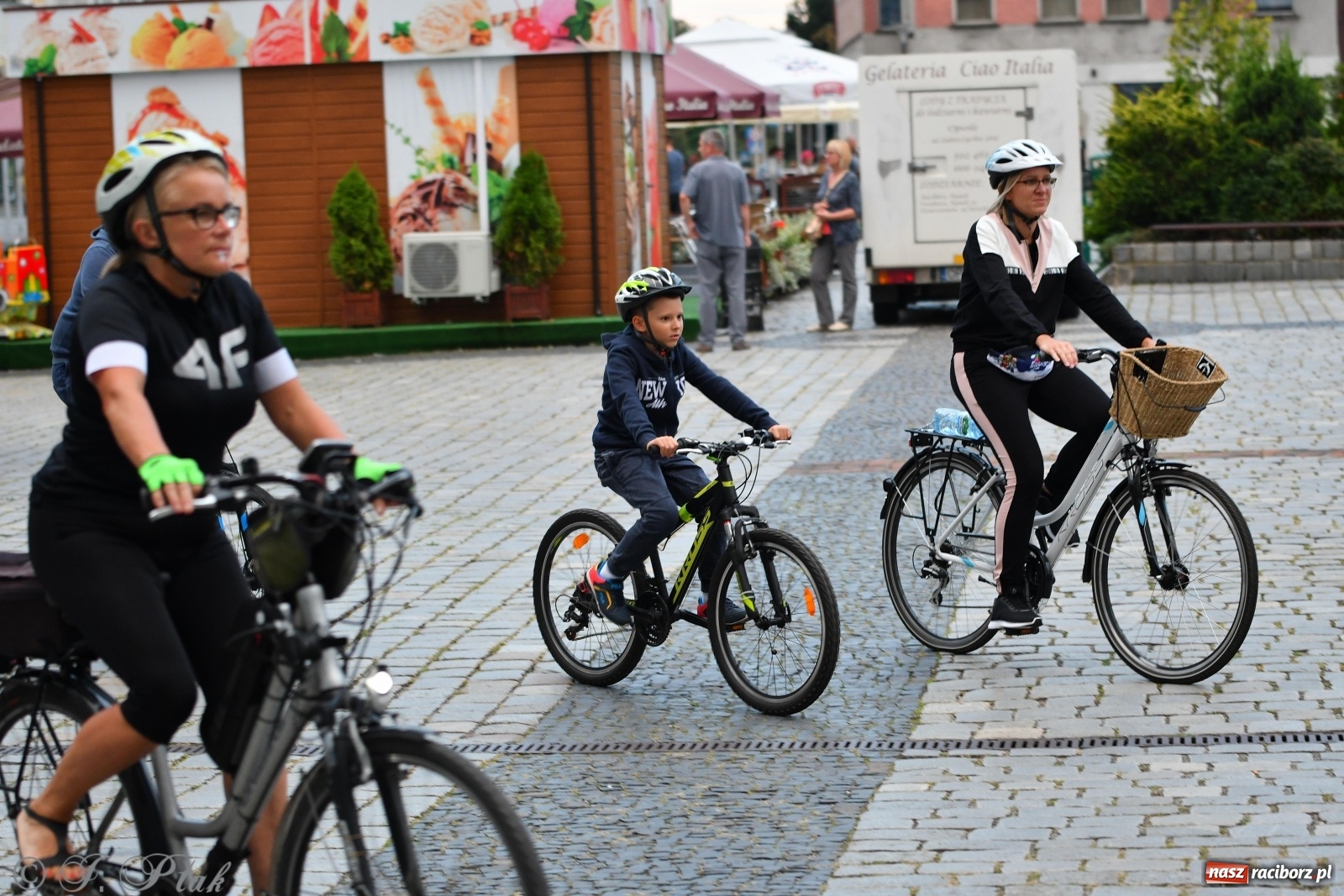 Zdjęcie w galerii na portalu naszraciborz.pl: Czwarta rekordowa Raciborska Nocka Rowerowa [FOTO]  wiadomości z regionu