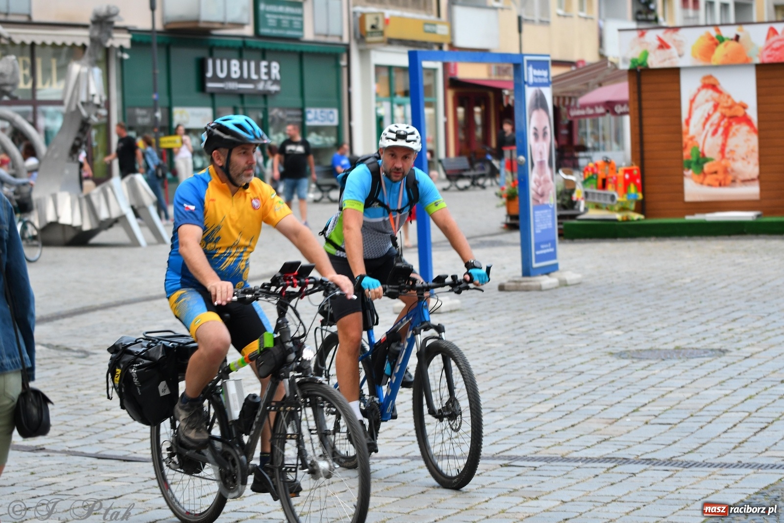 Zdjęcie w galerii na portalu naszraciborz.pl: Czwarta rekordowa Raciborska Nocka Rowerowa [FOTO]  wiadomości z regionu