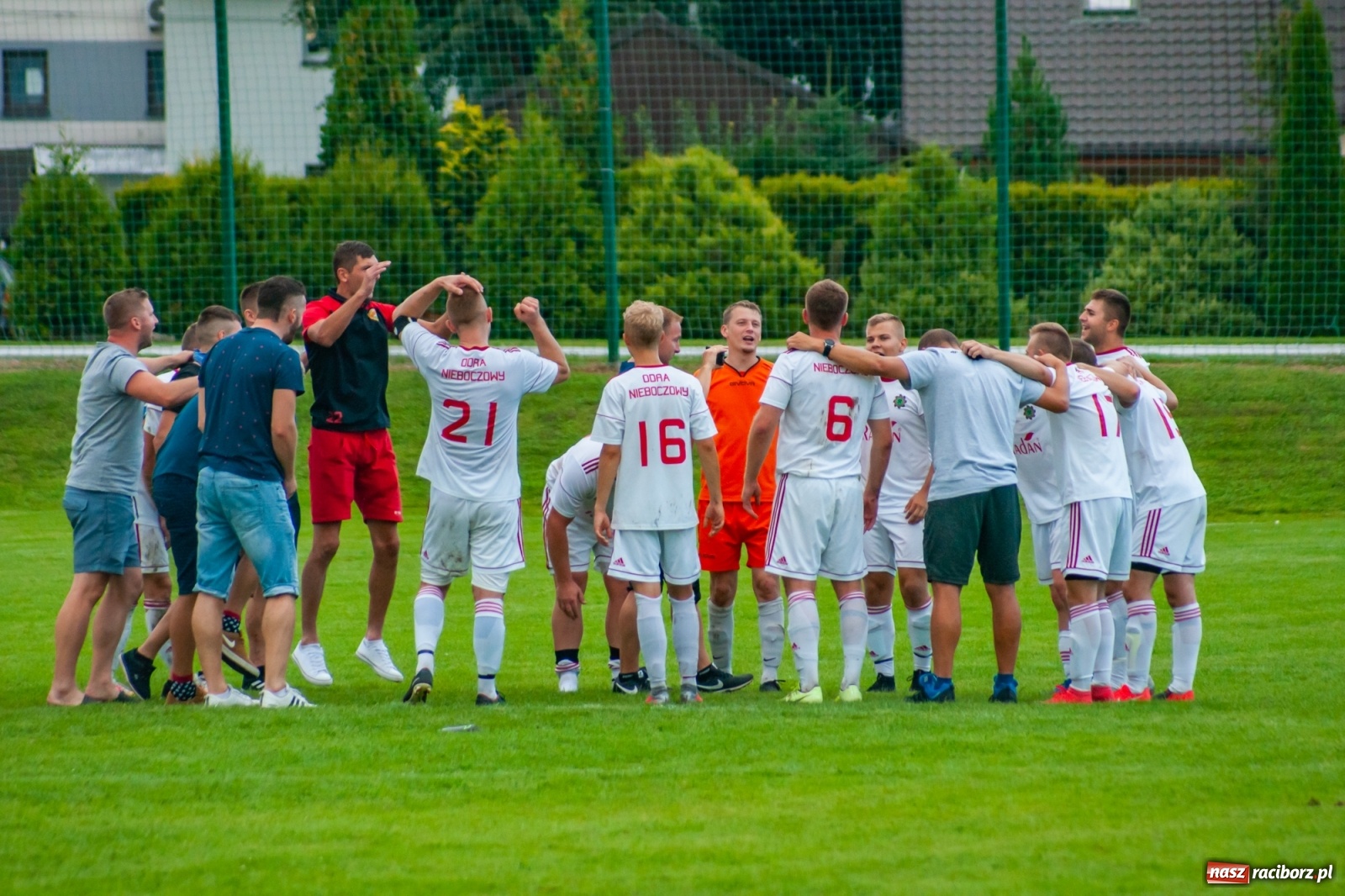 Zdjęcie w galerii na portalu naszraciborz.pl: A klasa. Totalna demolka w Chałupkach [FOTO i WIDEO] wiadomości z regionu