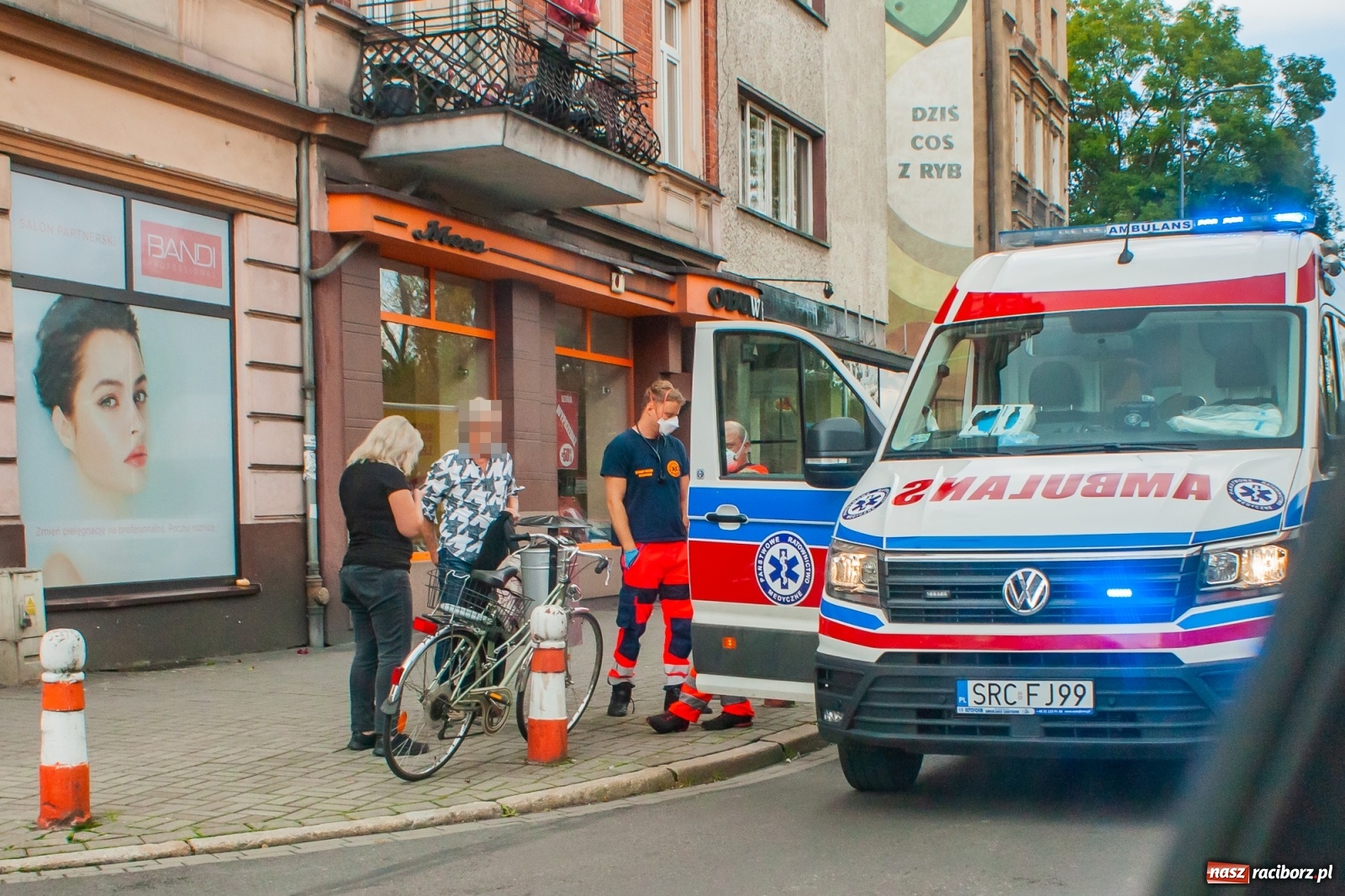 Zdjęcie w galerii na portalu naszraciborz.pl: Potrącenie rowerzysty przy Londzina wiadomości z regionu