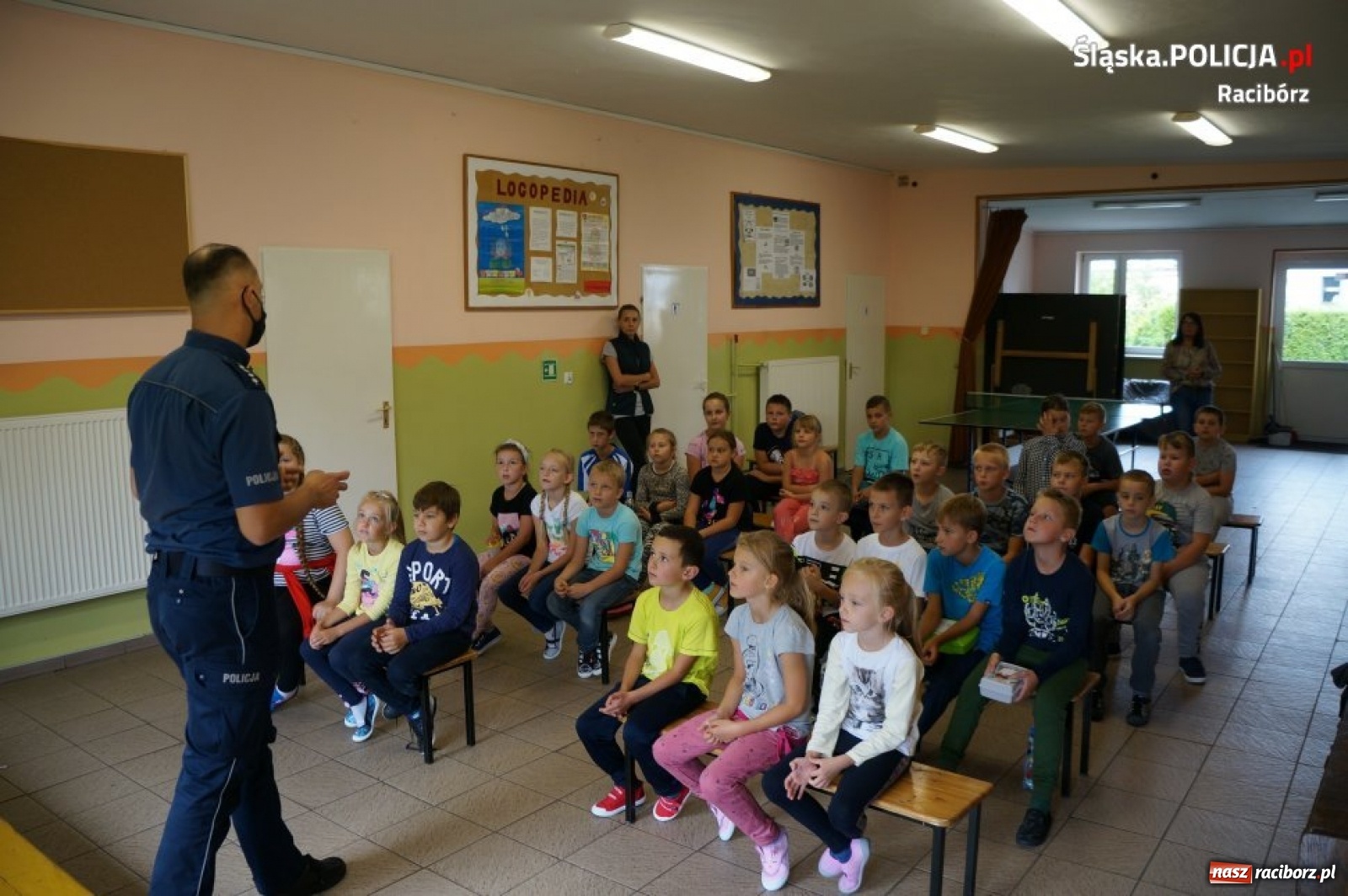 Zdjęcie w galerii na portalu naszraciborz.pl: Dzielnicowi z Krzyżanowic opowiadali dzieciom o ich bezpieczeństwie wiadomości z regionu