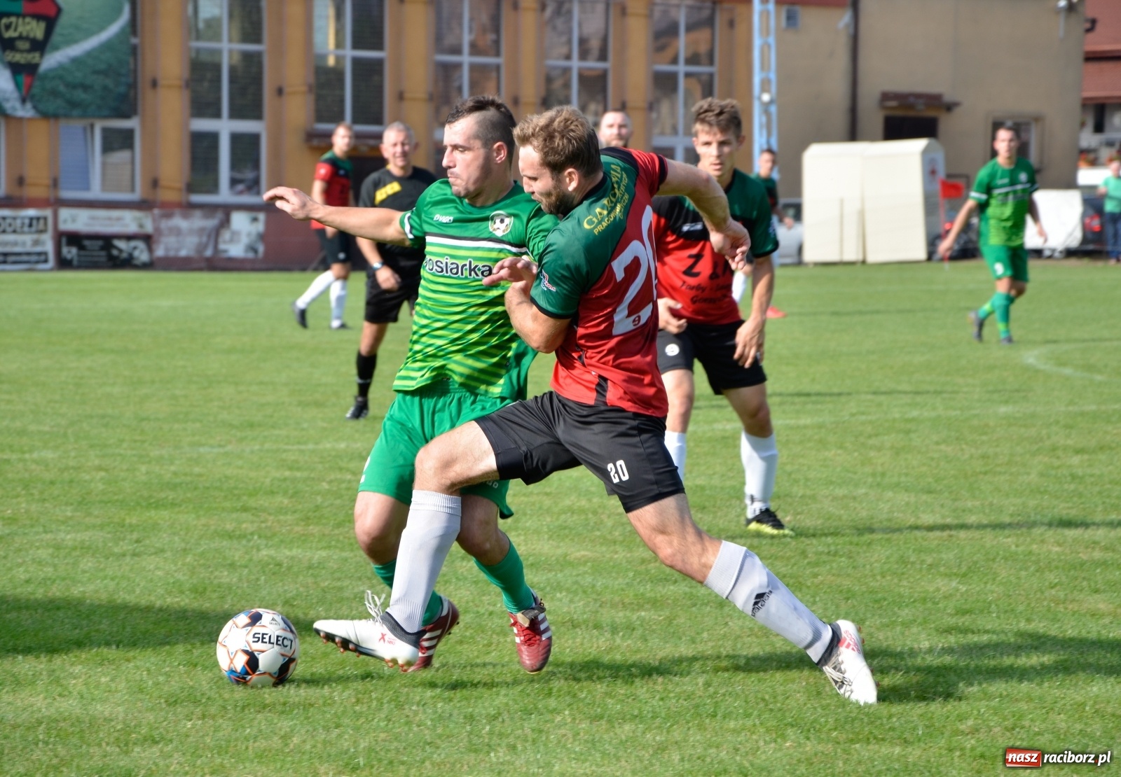 Zdjęcie w galerii na portalu naszraciborz.pl: Tworków poległ w Gorzycach i spadł z piedestału [FOTO] wiadomości z regionu