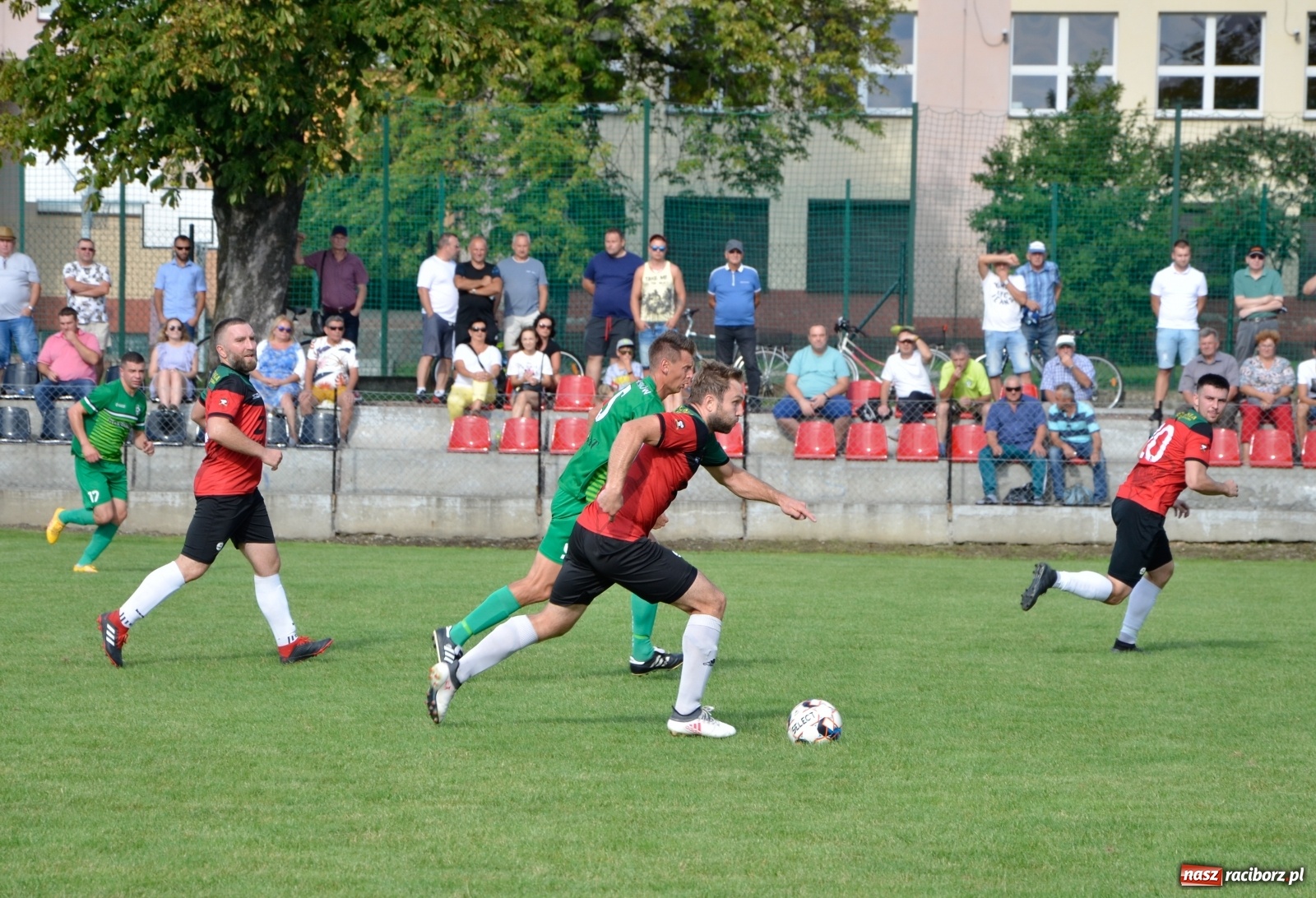 Zdjęcie w galerii na portalu naszraciborz.pl: Tworków poległ w Gorzycach i spadł z piedestału [FOTO] wiadomości z regionu