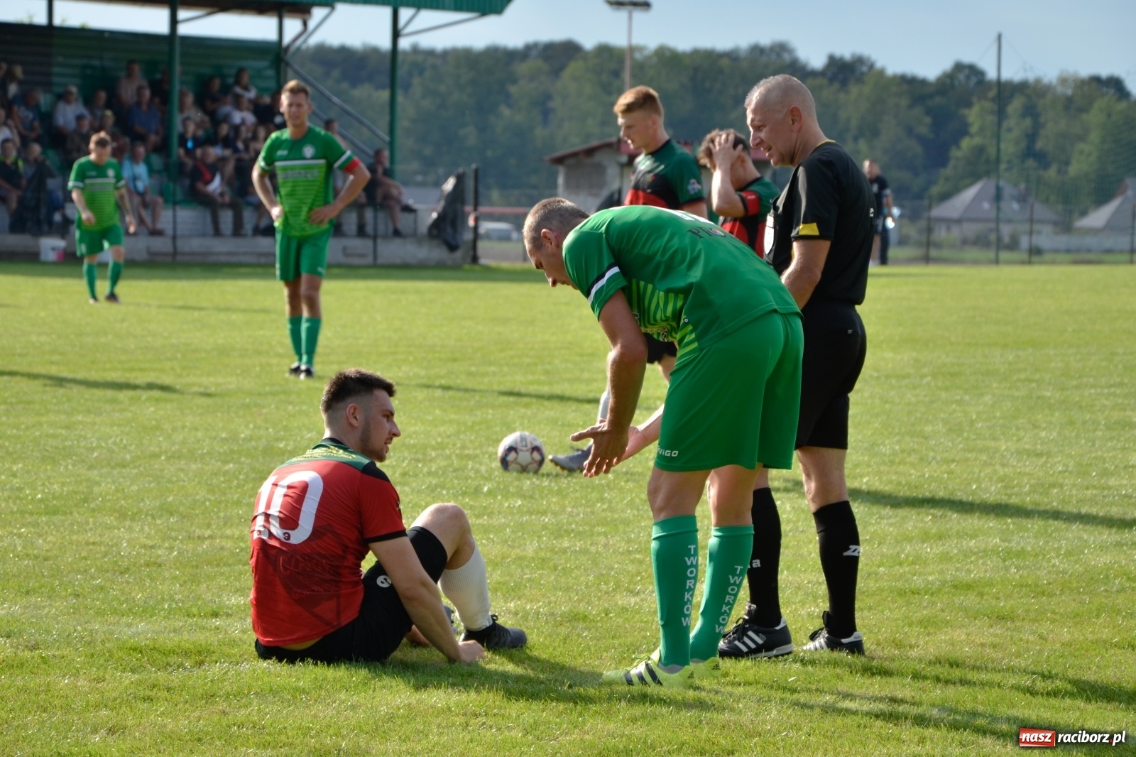 Zdjęcie w galerii na portalu naszraciborz.pl: Tworków poległ w Gorzycach i spadł z piedestału [FOTO] wiadomości z regionu