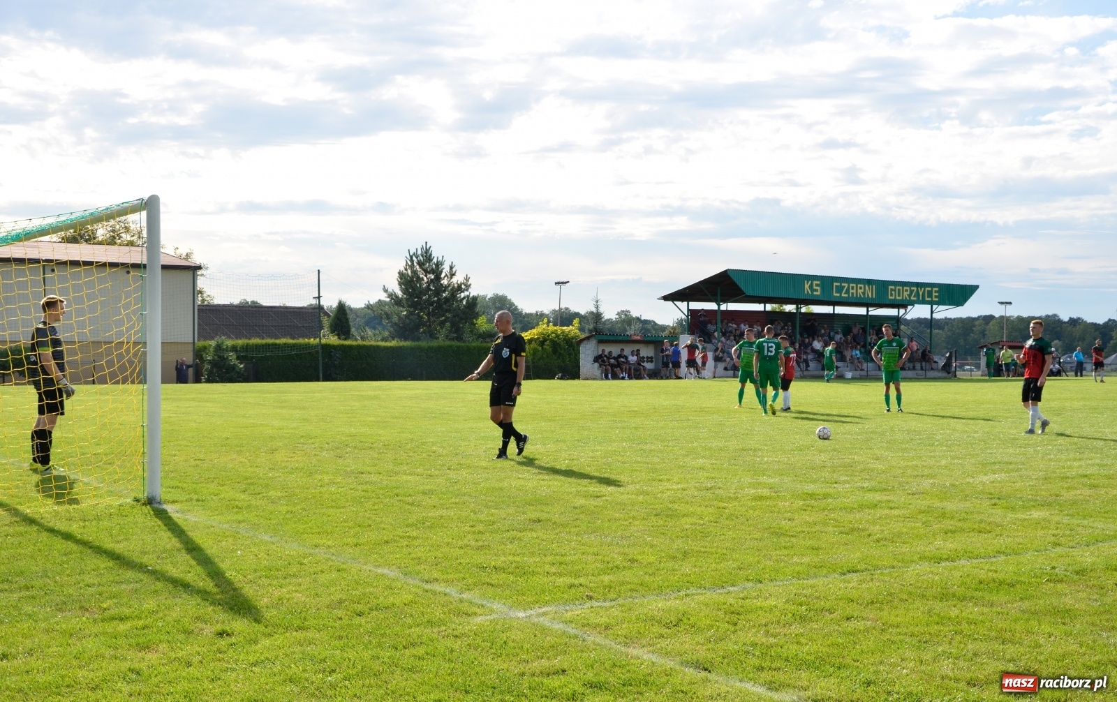 Zdjęcie w galerii na portalu naszraciborz.pl: Tworków poległ w Gorzycach i spadł z piedestału [FOTO] wiadomości z regionu