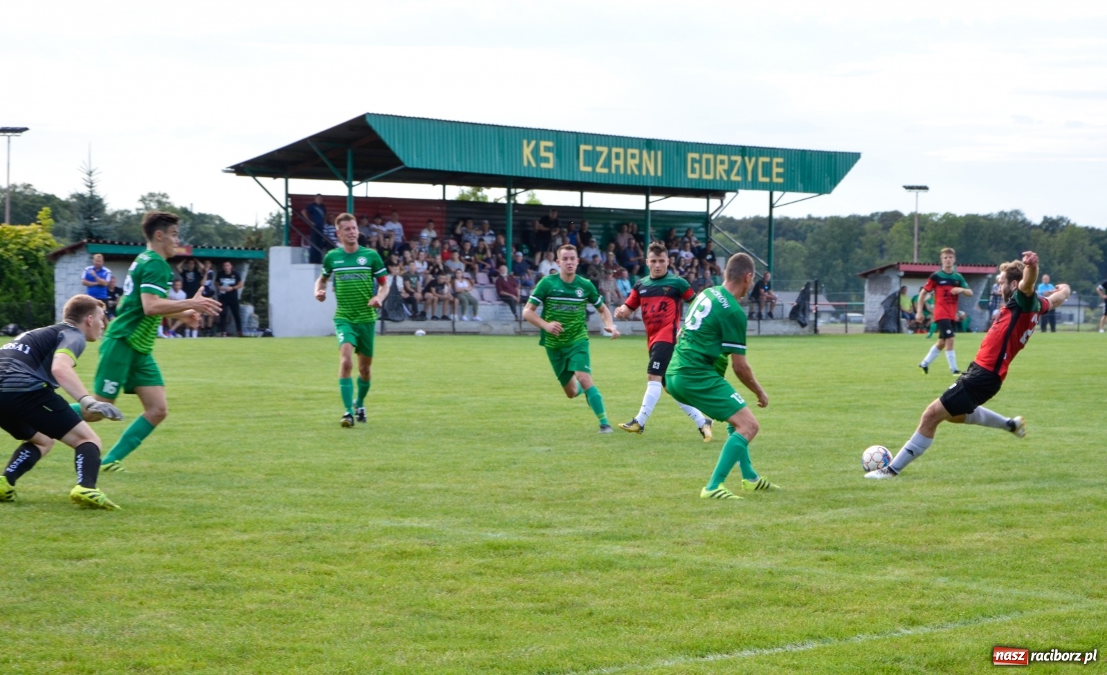 Zdjęcie w galerii na portalu naszraciborz.pl: Tworków poległ w Gorzycach i spadł z piedestału [FOTO] wiadomości z regionu