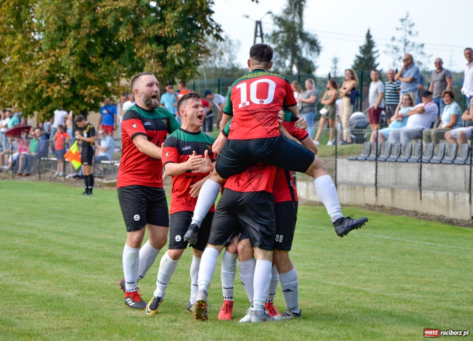 Zdjęcie w galerii na portalu naszraciborz.pl: Tworków poległ w Gorzycach i spadł z piedestału [FOTO] wiadomości z regionu