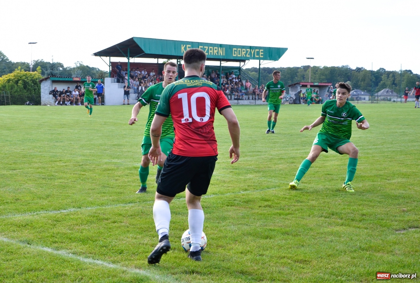 Zdjęcie w galerii na portalu naszraciborz.pl: Tworków poległ w Gorzycach i spadł z piedestału [FOTO] wiadomości z regionu