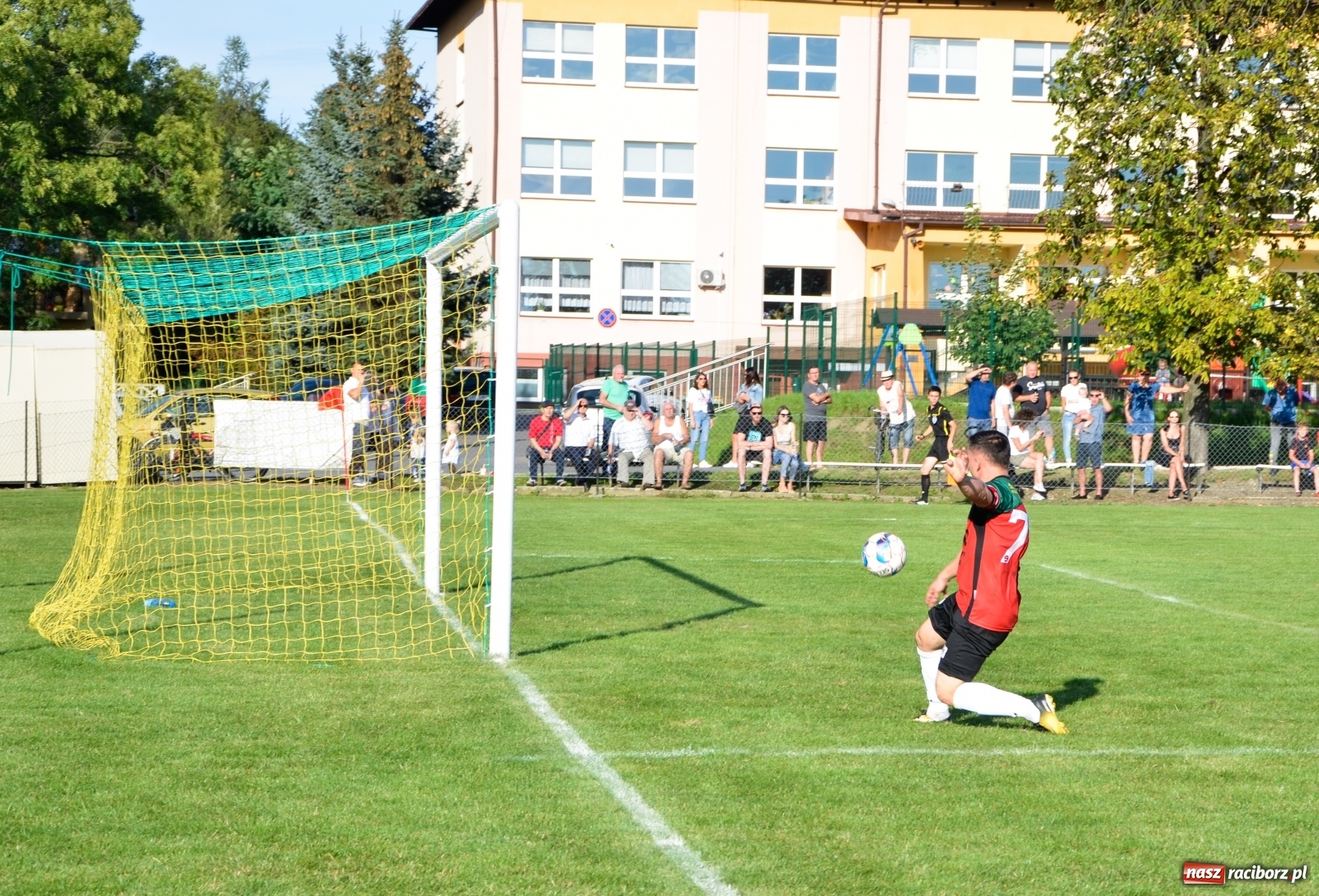 Zdjęcie w galerii na portalu naszraciborz.pl: Tworków poległ w Gorzycach i spadł z piedestału [FOTO] wiadomości z regionu