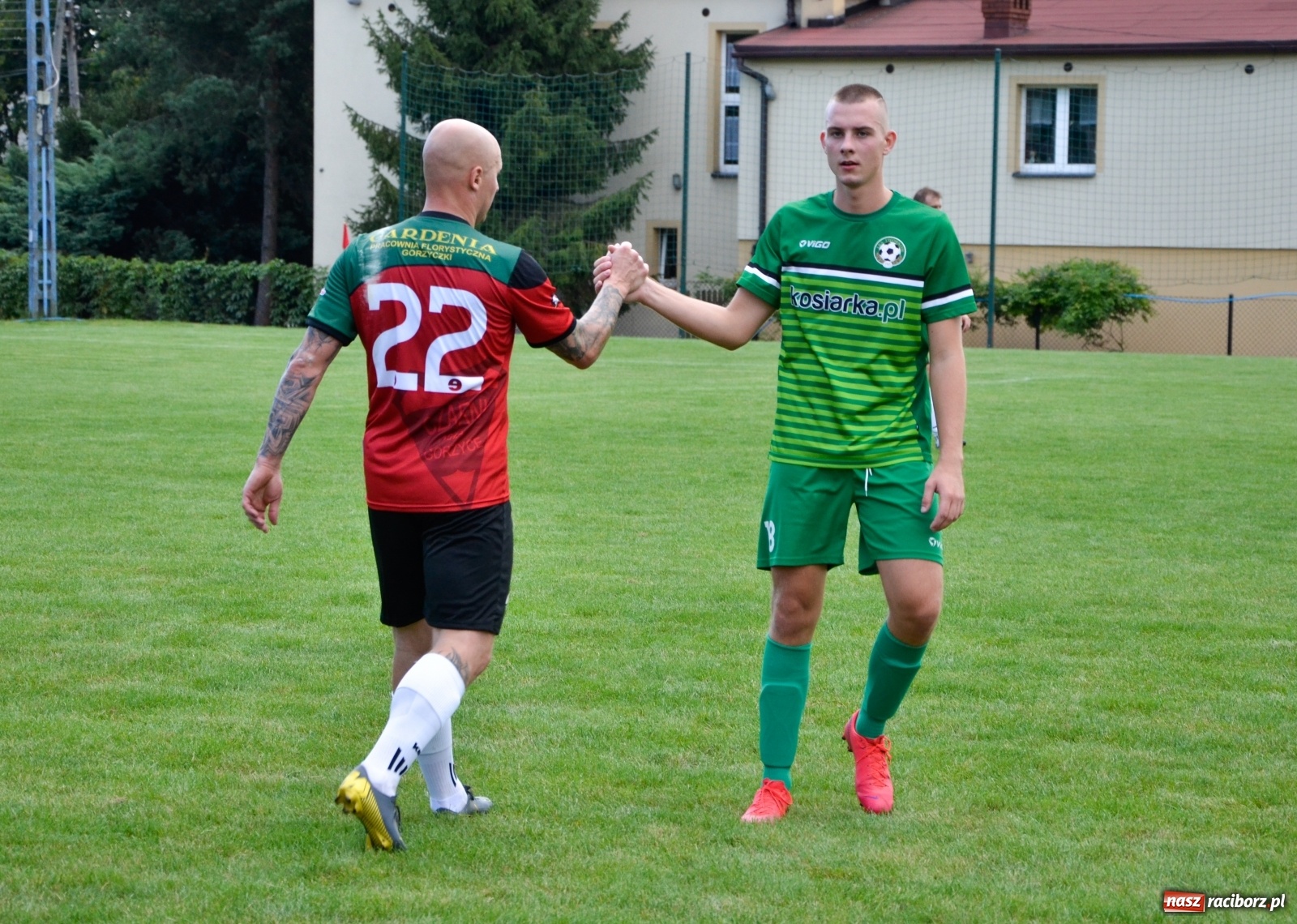 Zdjęcie w galerii na portalu naszraciborz.pl: Tworków poległ w Gorzycach i spadł z piedestału [FOTO] wiadomości z regionu