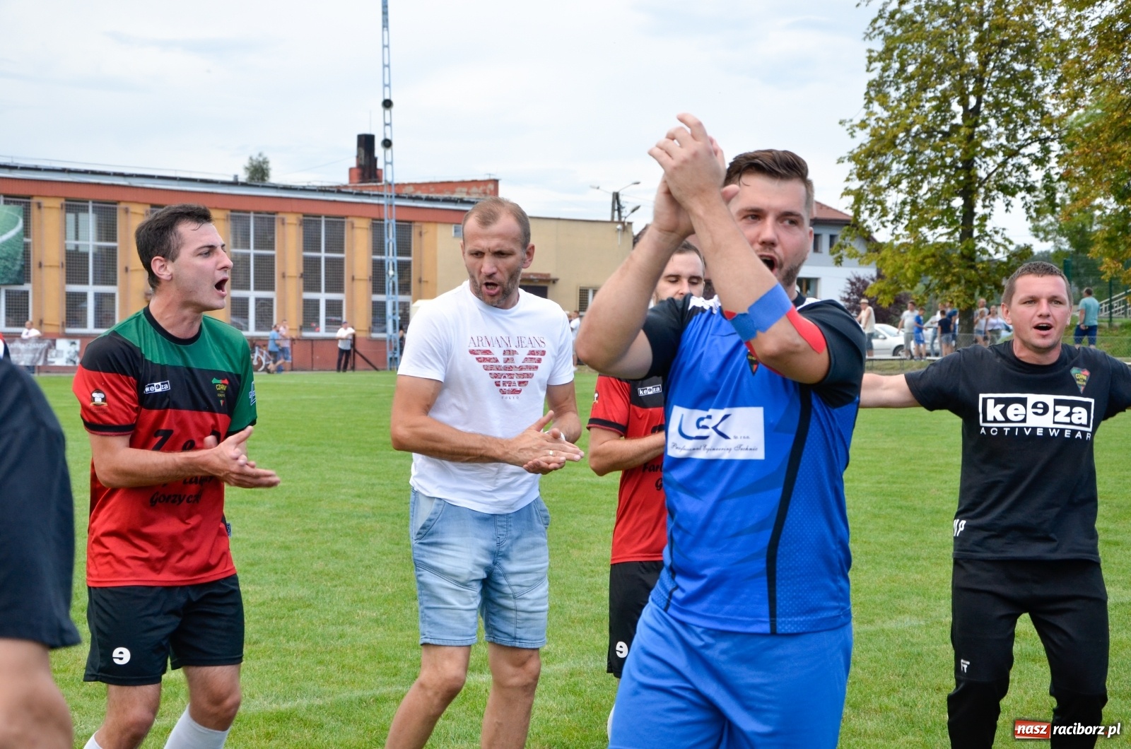 Zdjęcie w galerii na portalu naszraciborz.pl: Tworków poległ w Gorzycach i spadł z piedestału [FOTO] wiadomości z regionu