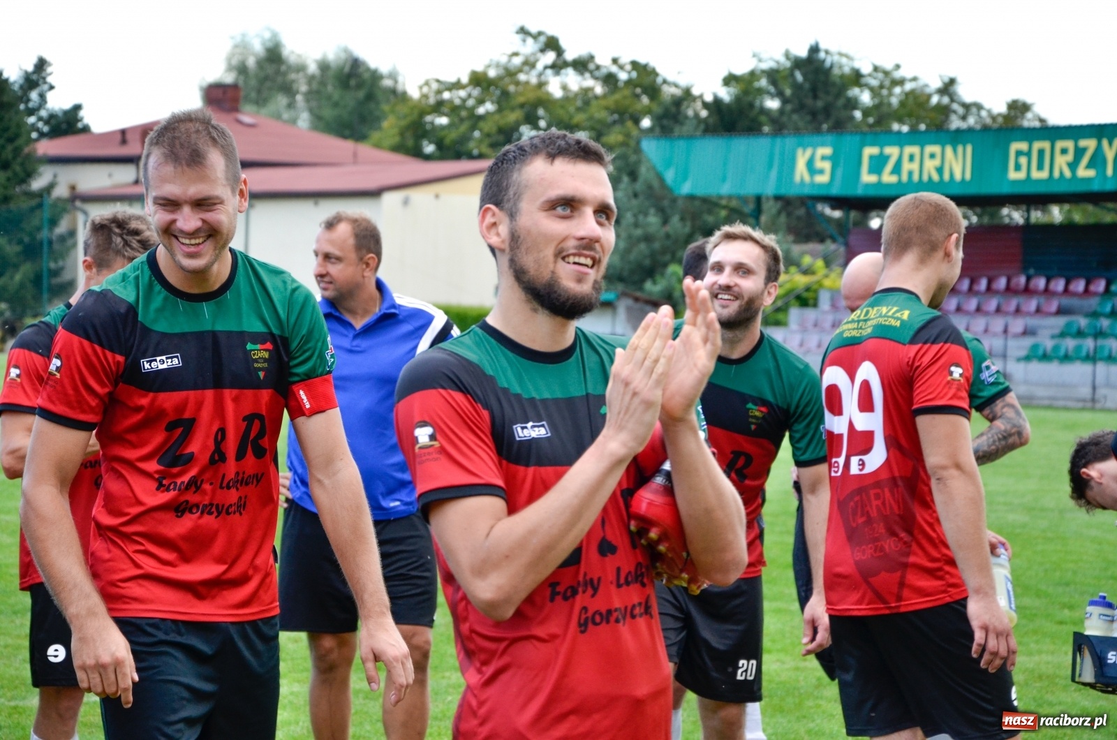 Zdjęcie w galerii na portalu naszraciborz.pl: Tworków poległ w Gorzycach i spadł z piedestału [FOTO] wiadomości z regionu