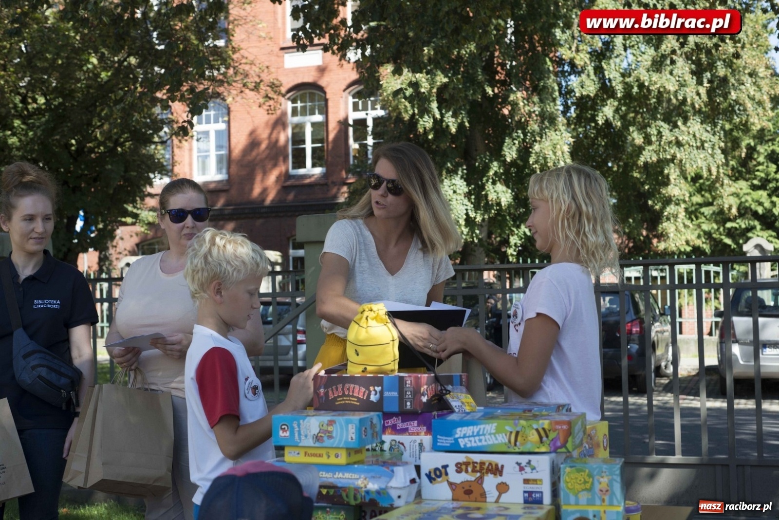 Zdjęcie w galerii na portalu naszraciborz.pl: Rodzinna sobota z planszówkami w raciborskiej bibliotece [FOTO] wiadomości z regionu
