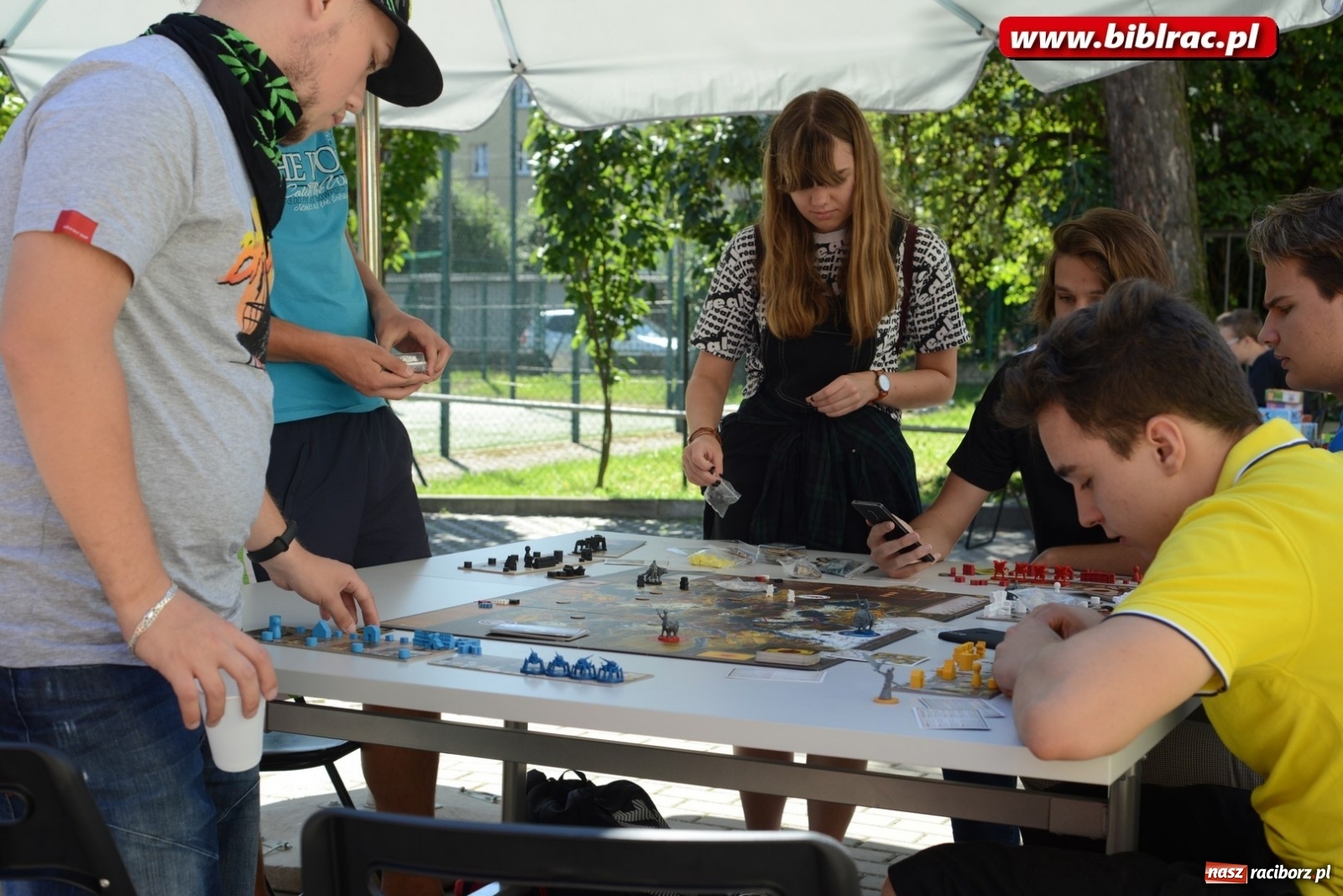 Zdjęcie w galerii na portalu naszraciborz.pl: Rodzinna sobota z planszówkami w raciborskiej bibliotece [FOTO] wiadomości z regionu