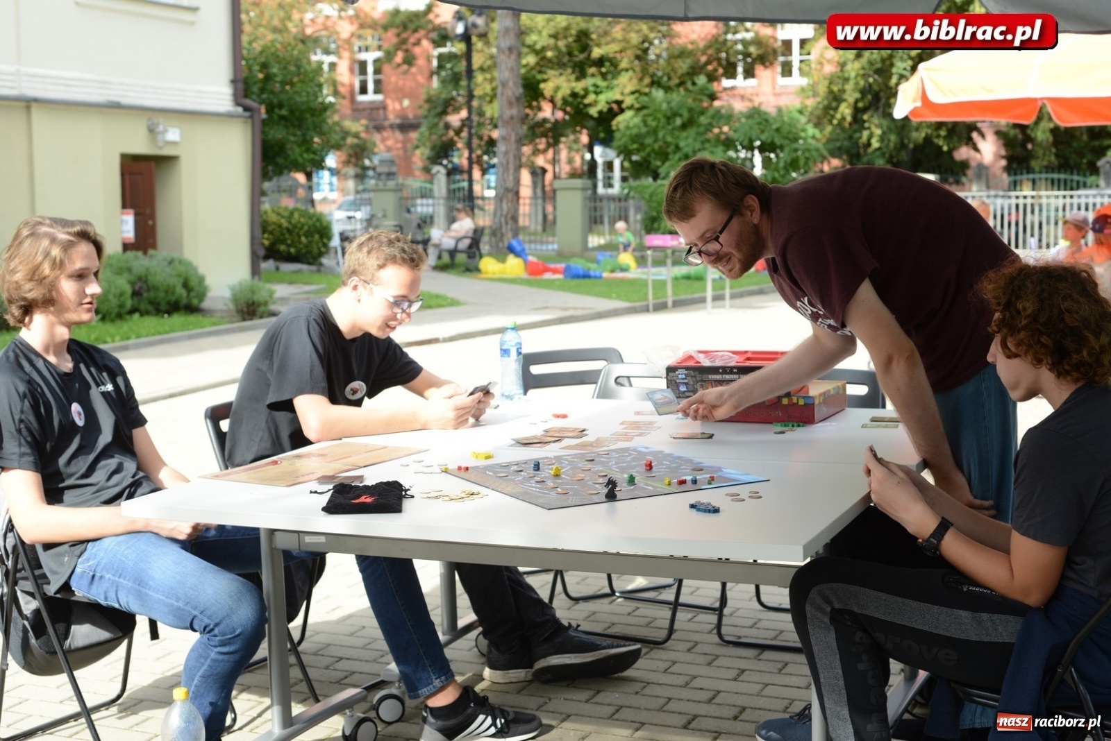 Zdjęcie w galerii na portalu naszraciborz.pl: Rodzinna sobota z planszówkami w raciborskiej bibliotece [FOTO] wiadomości z regionu