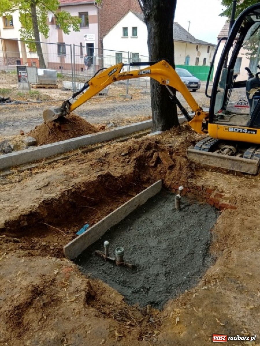 Zdjęcie w galerii na portalu naszraciborz.pl: Sensacyjne odkrycie na krzanowickim Rynku [FOTO] wiadomości z regionu