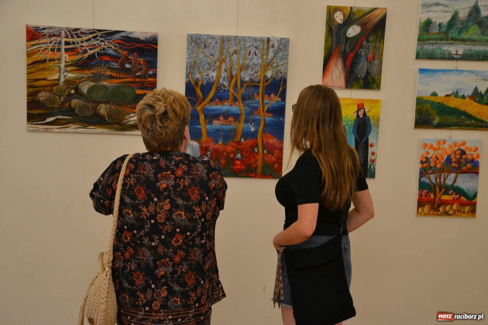 Zdjęcie w galerii na portalu naszraciborz.pl: Zamkowy wernisaż wystawy prac Janiny Chrapacz-Koloski  wiadomości z regionu