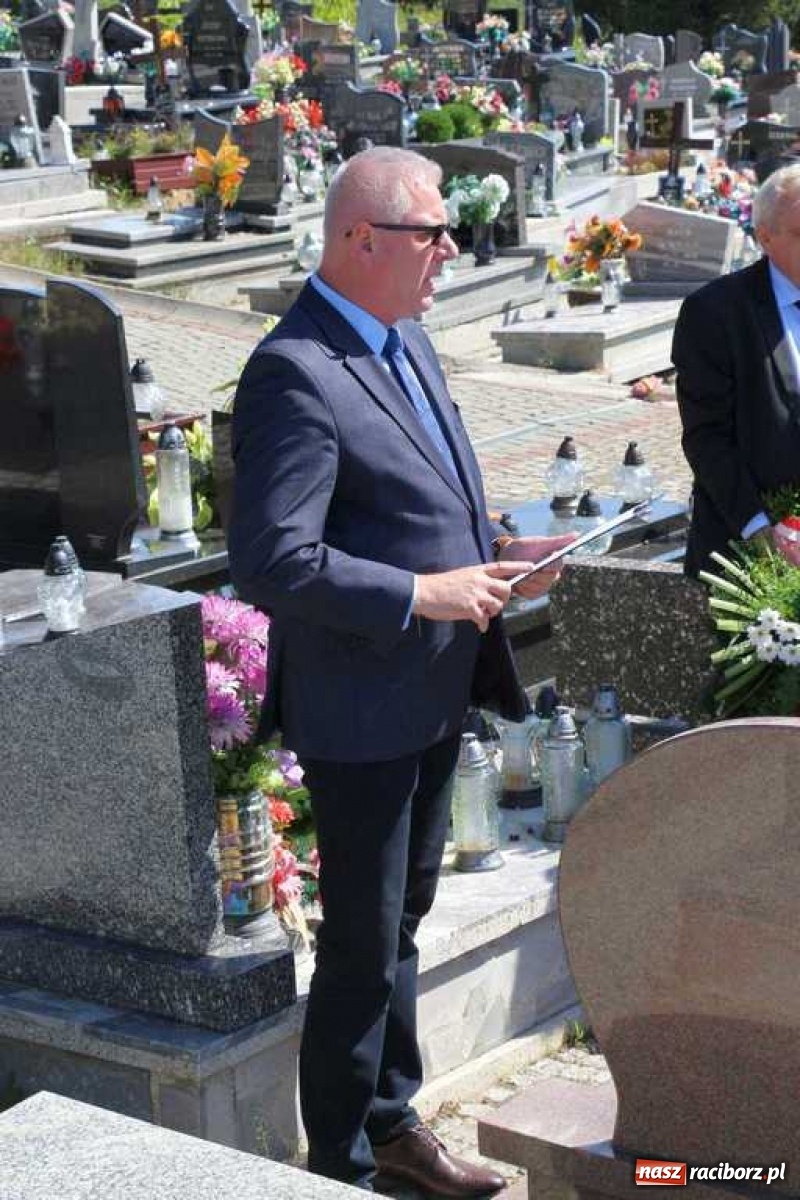 Zdjęcie w galerii na portalu naszraciborz.pl: W Pogrzebieniu poświęcono pomnik powstańca śląskiego [FOTO] wiadomości z regionu