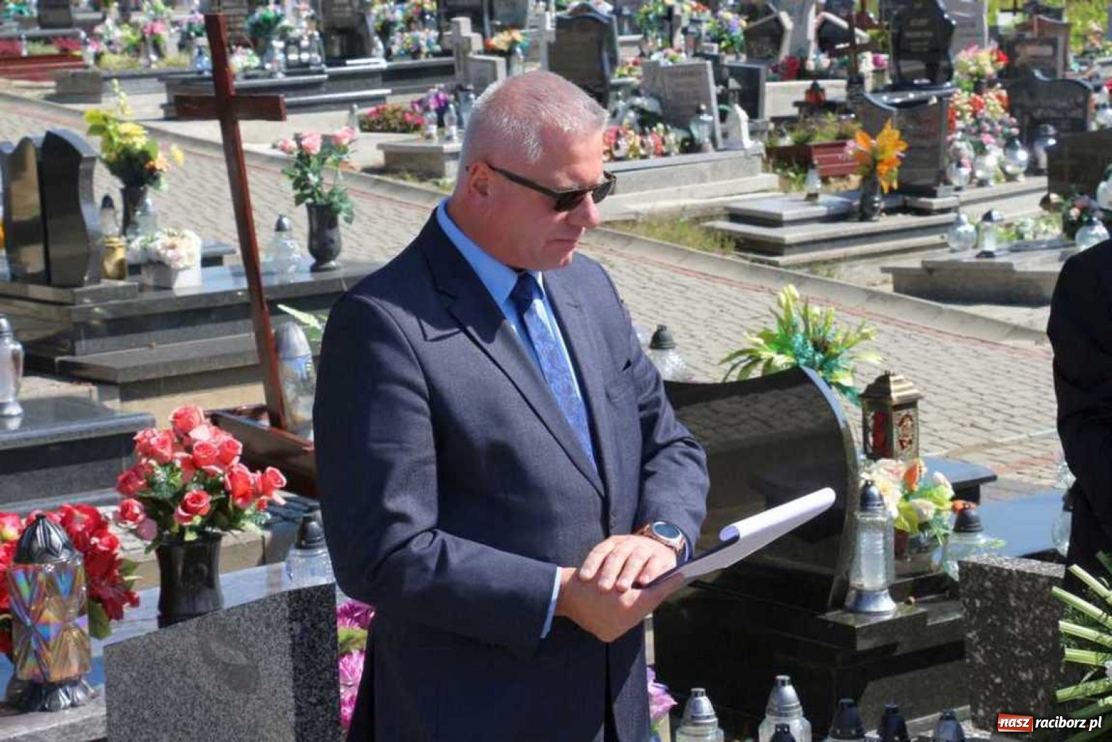 Zdjęcie w galerii na portalu naszraciborz.pl: W Pogrzebieniu poświęcono pomnik powstańca śląskiego [FOTO] wiadomości z regionu