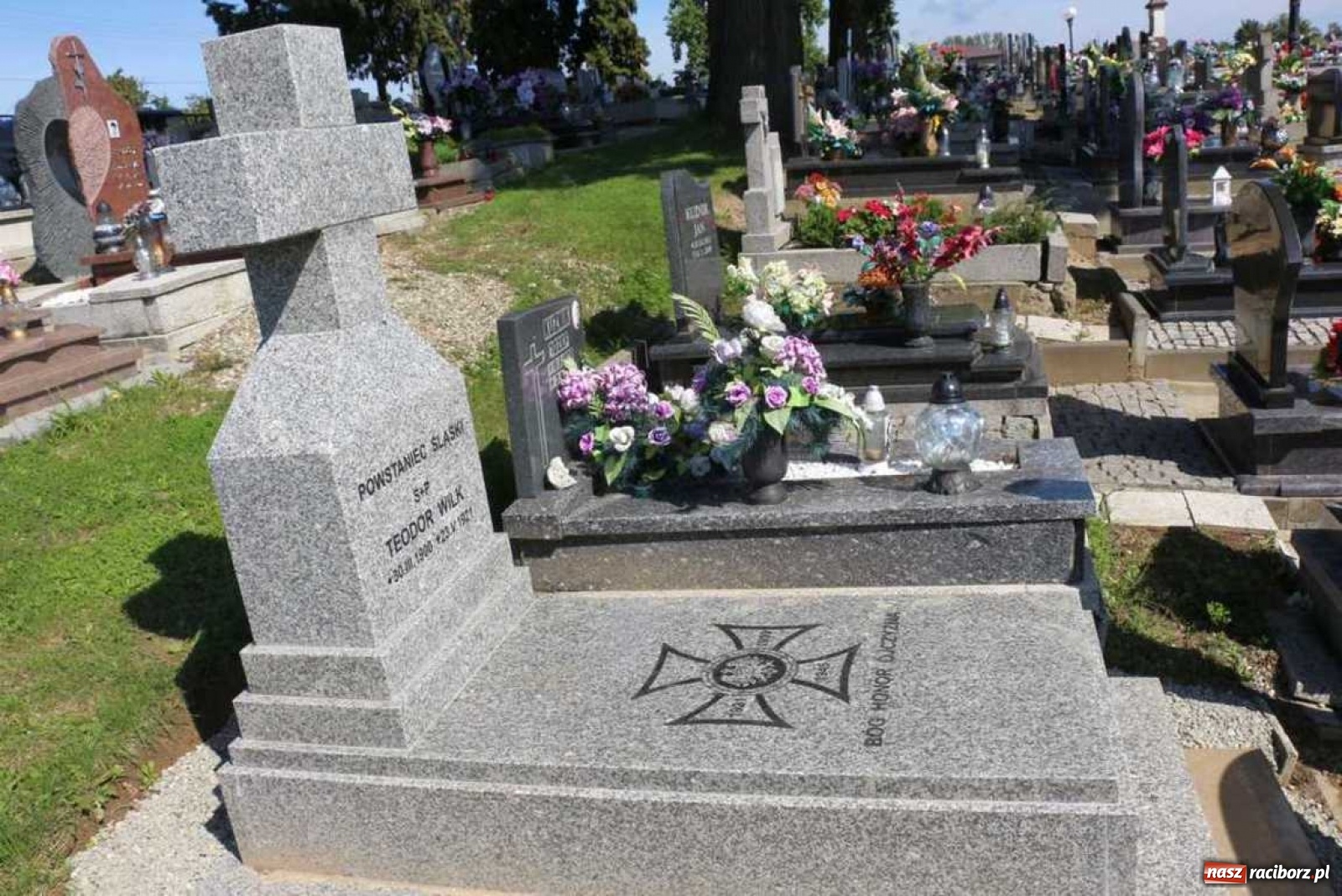 Zdjęcie w galerii na portalu naszraciborz.pl: W Pogrzebieniu poświęcono pomnik powstańca śląskiego [FOTO] wiadomości z regionu