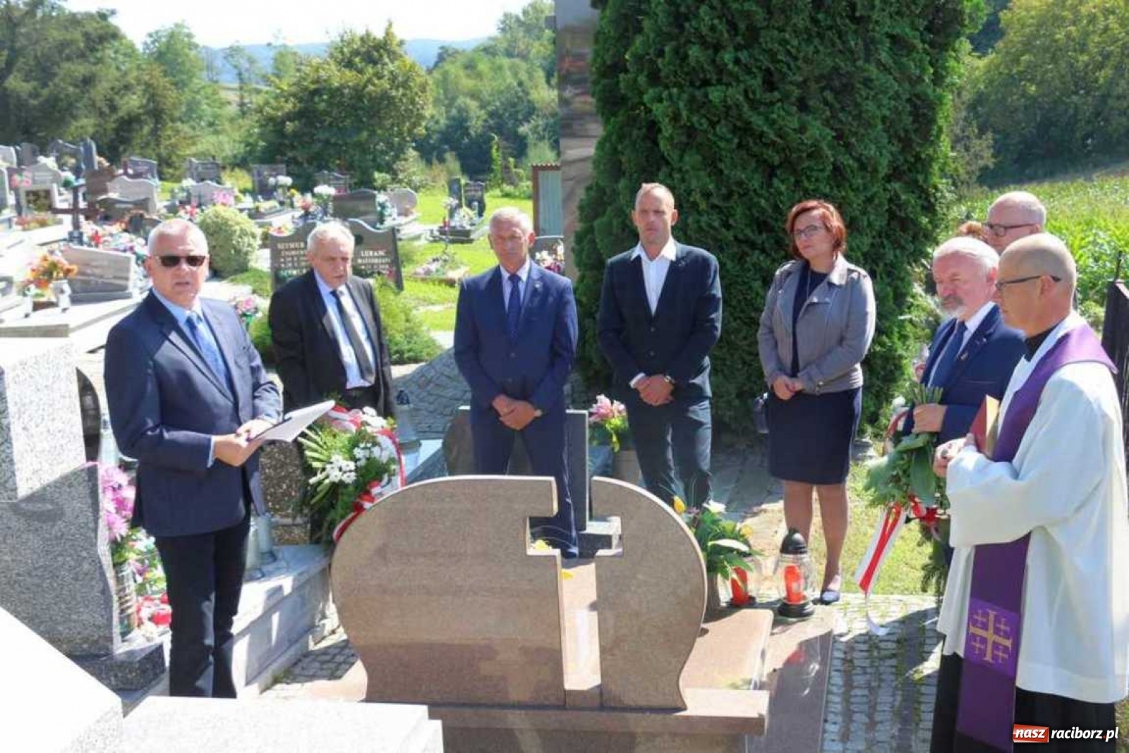 Zdjęcie w galerii na portalu naszraciborz.pl: W Pogrzebieniu poświęcono pomnik powstańca śląskiego [FOTO] wiadomości z regionu