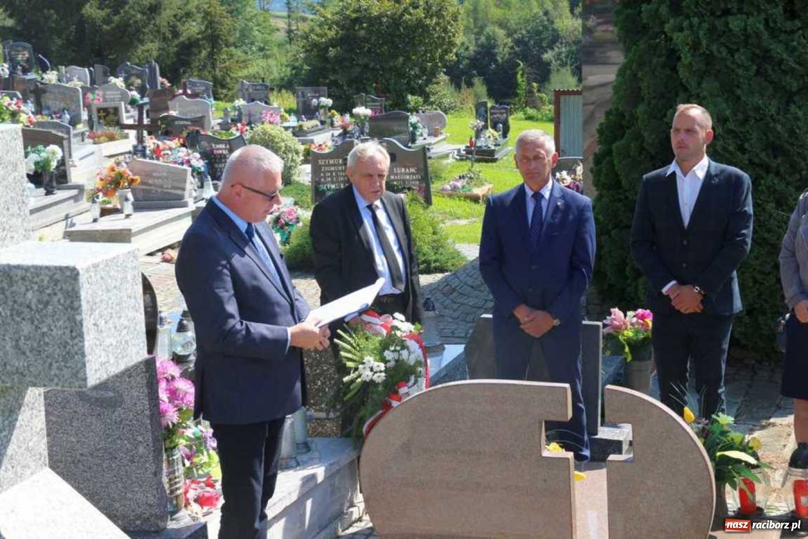 Zdjęcie w galerii na portalu naszraciborz.pl: W Pogrzebieniu poświęcono pomnik powstańca śląskiego [FOTO] wiadomości z regionu