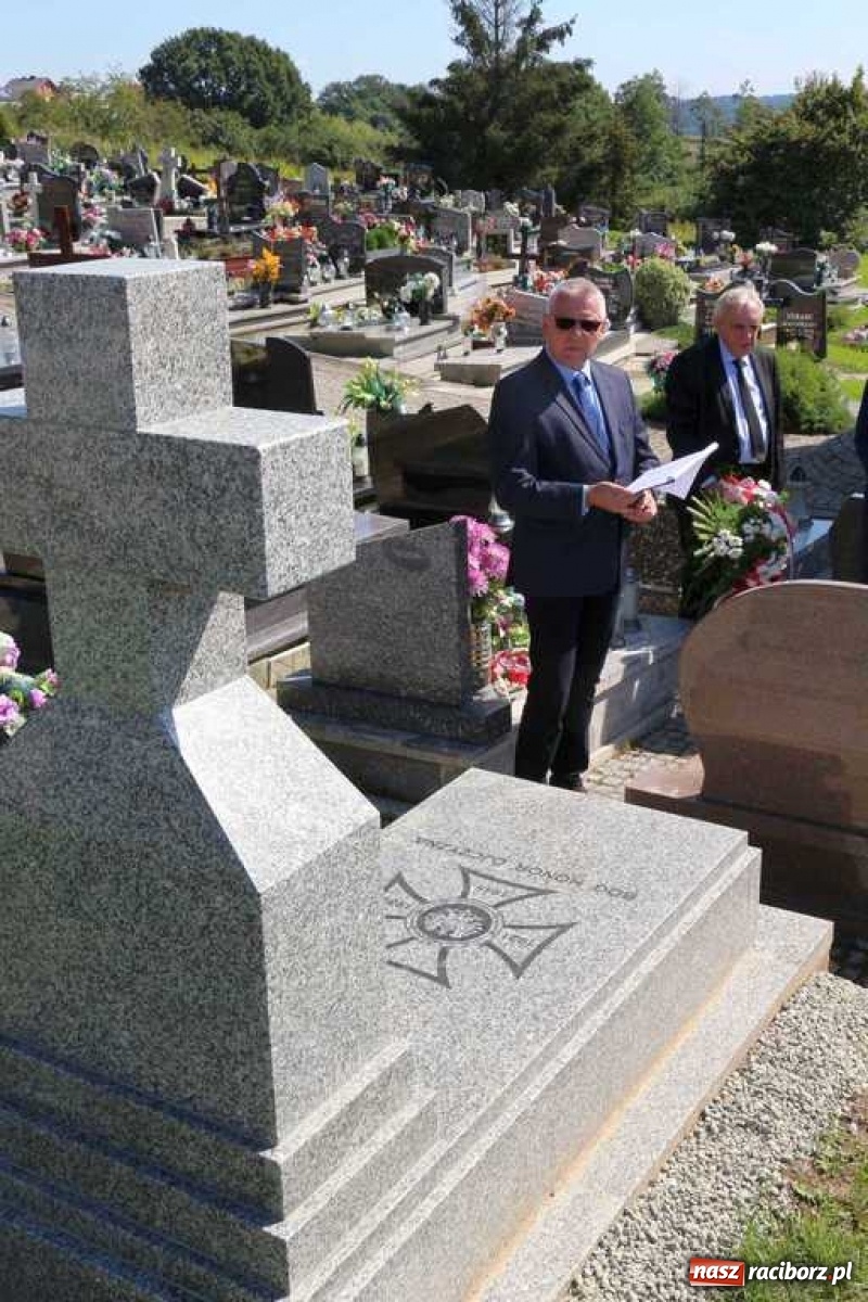 Zdjęcie w galerii na portalu naszraciborz.pl: W Pogrzebieniu poświęcono pomnik powstańca śląskiego [FOTO] wiadomości z regionu