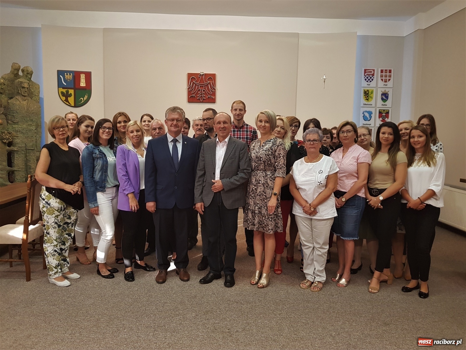 Zdjęcie w galerii na portalu naszraciborz.pl: W Krzyżanowicach pożegnano wieloletniego pracownika urzędu gminy wiadomości z regionu