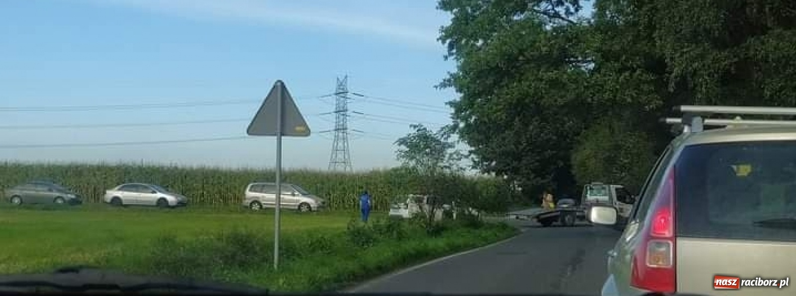 Zdjęcie w galerii na portalu naszraciborz.pl: Droga z Obory do Markowic. Tak się kończy ścinanie zakrętu [FOTO]  wiadomości z regionu