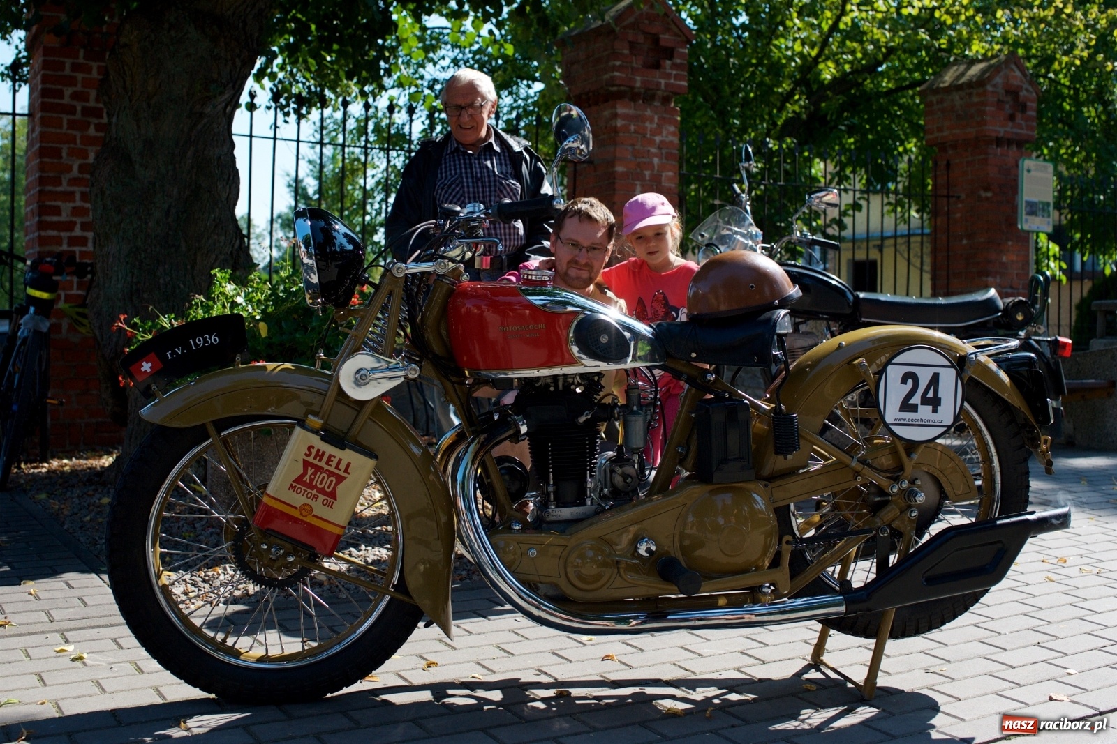 Zdjęcie w galerii na portalu naszraciborz.pl: Rajd Pruski dotarł do zamku w Tworkowie  wiadomości z regionu