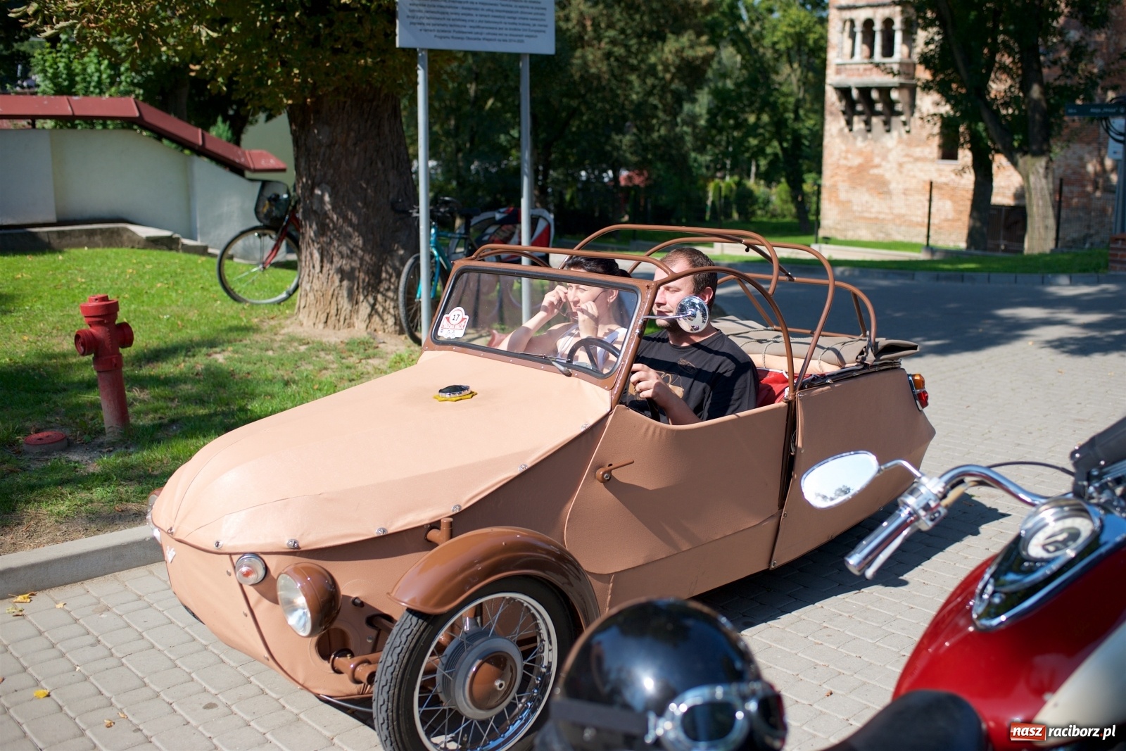Zdjęcie w galerii na portalu naszraciborz.pl: Rajd Pruski dotarł do zamku w Tworkowie  wiadomości z regionu