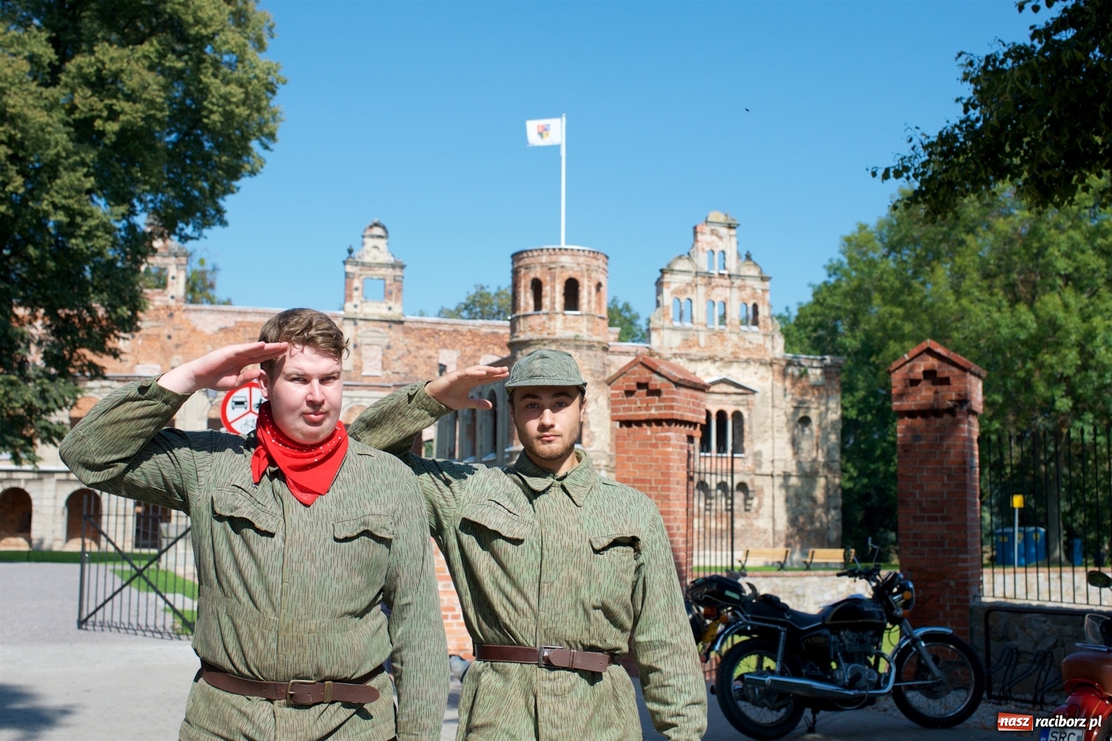 Zdjęcie w galerii na portalu naszraciborz.pl: Rajd Pruski dotarł do zamku w Tworkowie  wiadomości z regionu
