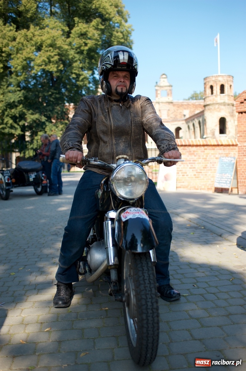 Zdjęcie w galerii na portalu naszraciborz.pl: Rajd Pruski dotarł do zamku w Tworkowie  wiadomości z regionu