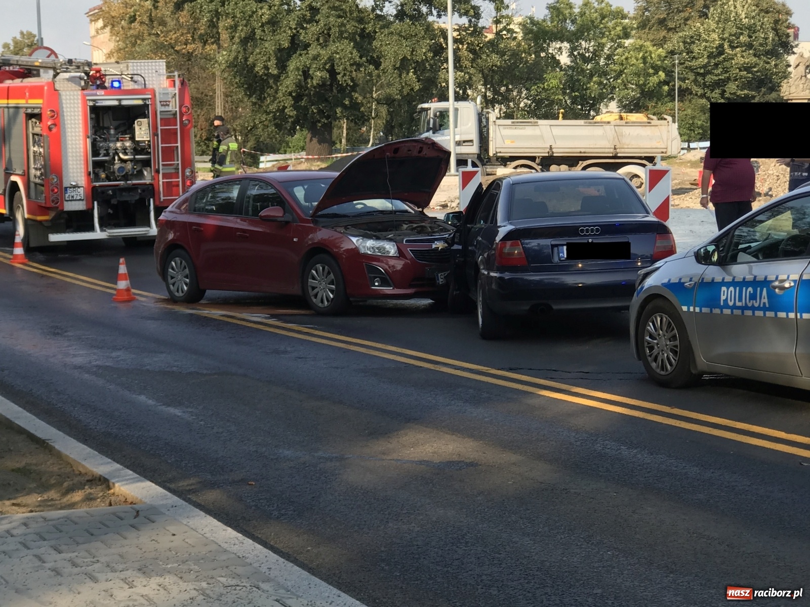 Zdjęcie w galerii na portalu naszraciborz.pl: Kolizja na nowym rondzie przy Mechaniku  wiadomości z regionu