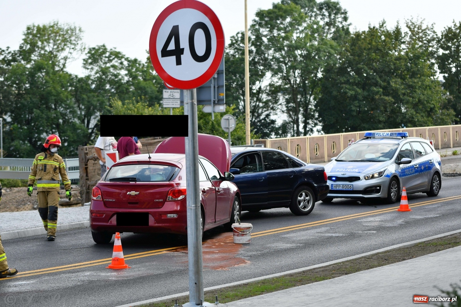 Zdjęcie w galerii na portalu naszraciborz.pl: Kolizja na nowym rondzie przy Mechaniku  wiadomości z regionu