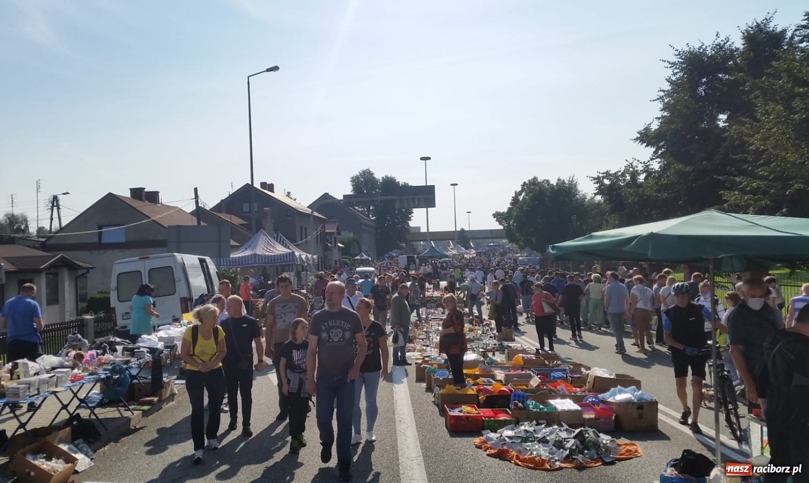 Zdjęcie w galerii na portalu naszraciborz.pl: Ruszył Jarmark na Granicy w Chałupkach  wiadomości z regionu