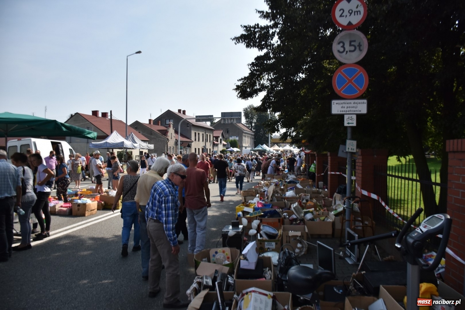 Zdjęcie w galerii na portalu naszraciborz.pl: Ruszył Jarmark na Granicy w Chałupkach  wiadomości z regionu