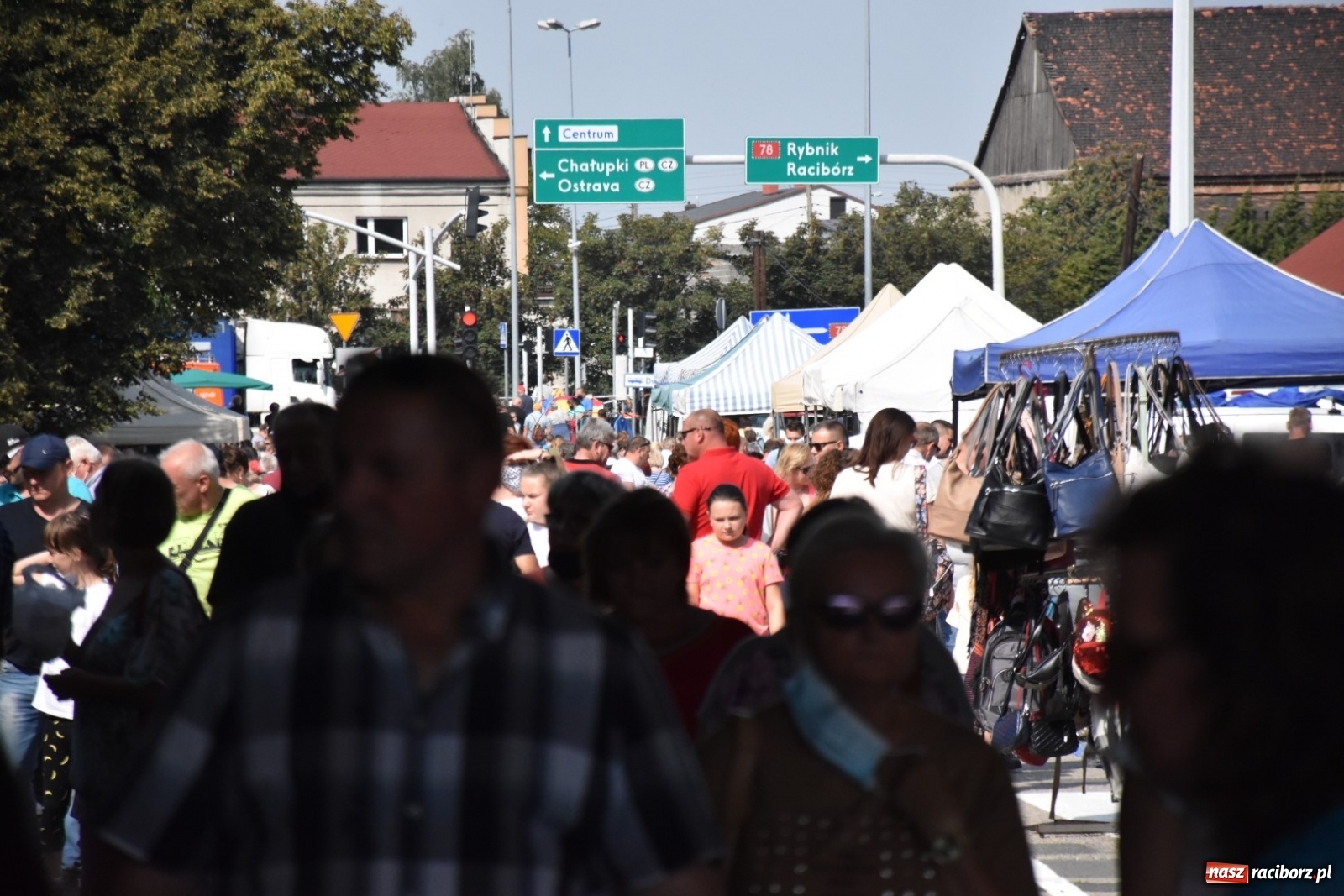 Zdjęcie w galerii na portalu naszraciborz.pl: Ruszył Jarmark na Granicy w Chałupkach  wiadomości z regionu