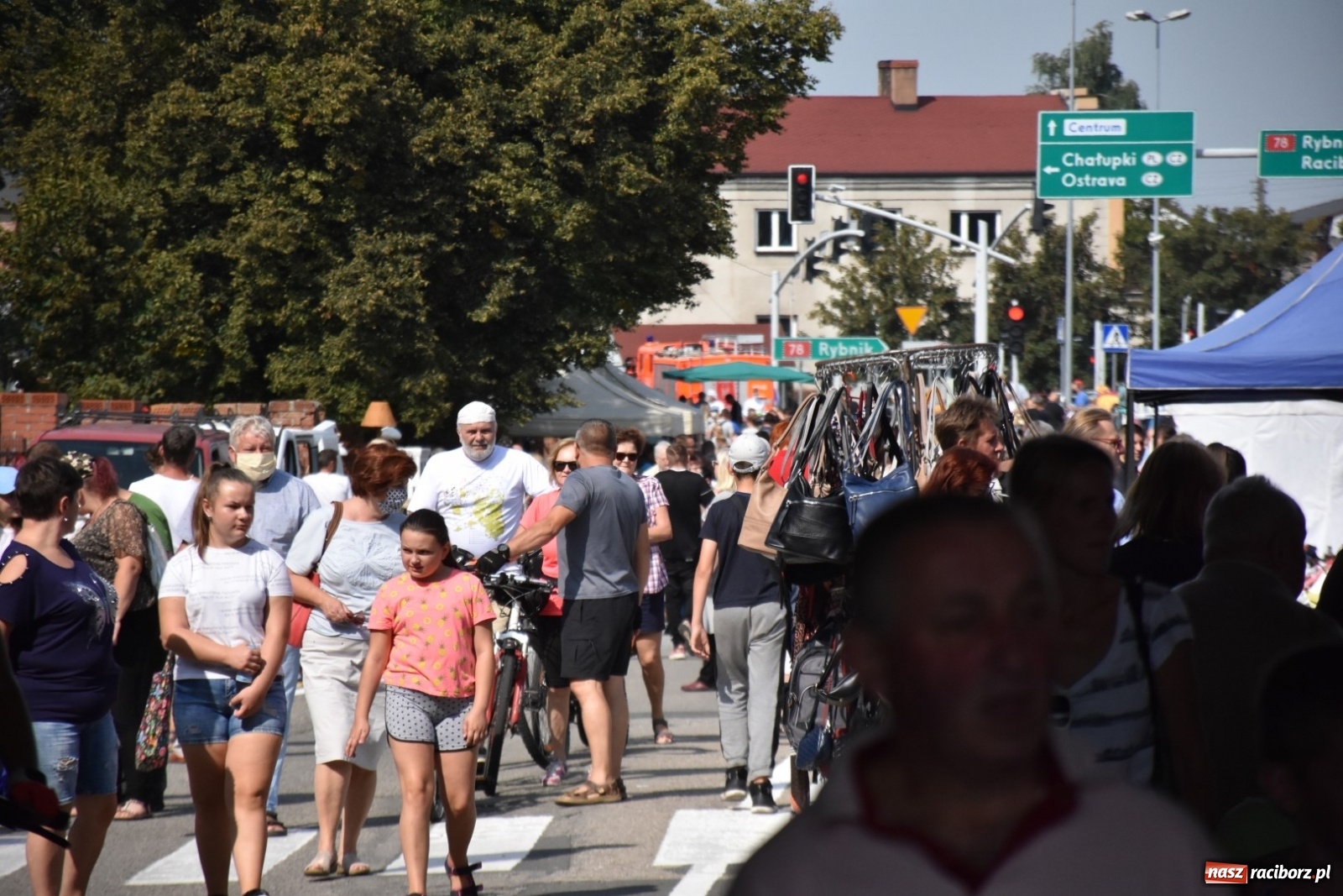 Zdjęcie w galerii na portalu naszraciborz.pl: Ruszył Jarmark na Granicy w Chałupkach  wiadomości z regionu