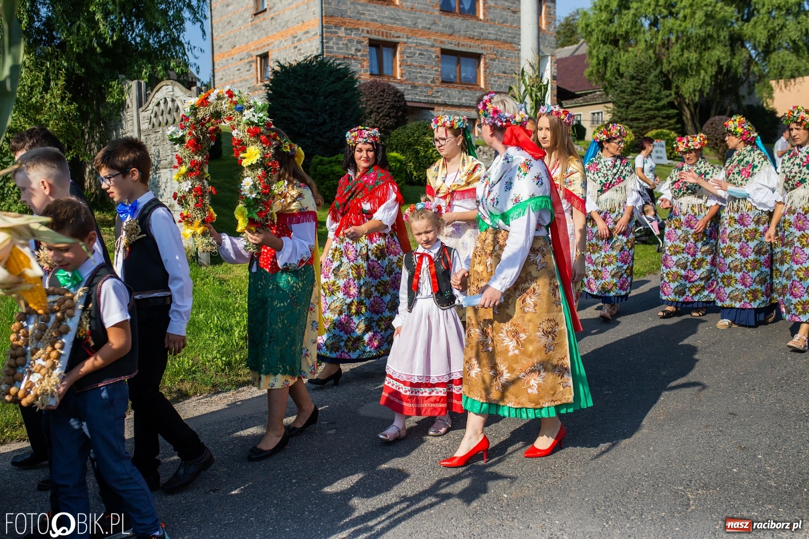 Zdjęcie w galerii na portalu naszraciborz.pl: Dożynki w parafii Łubowice. Korowód wyruszył z Ligoty Książęcej wiadomości z regionu