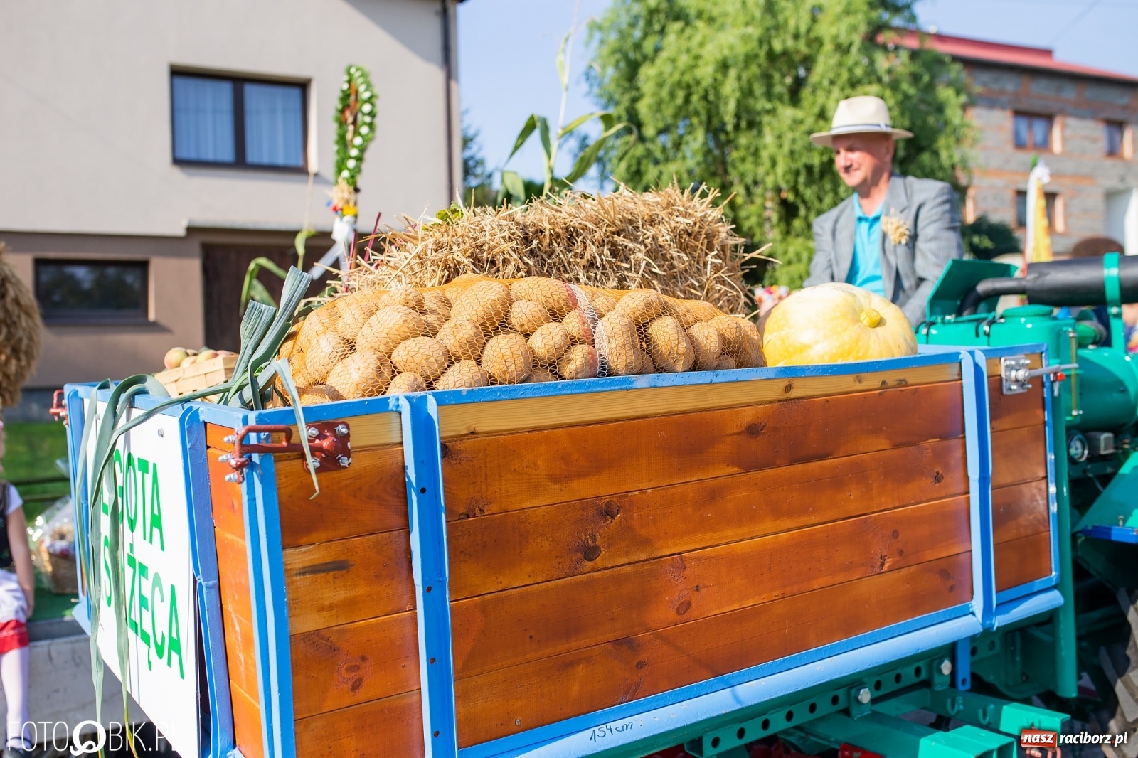 Zdjęcie w galerii na portalu naszraciborz.pl: Dożynki w parafii Łubowice. Korowód wyruszył z Ligoty Książęcej wiadomości z regionu
