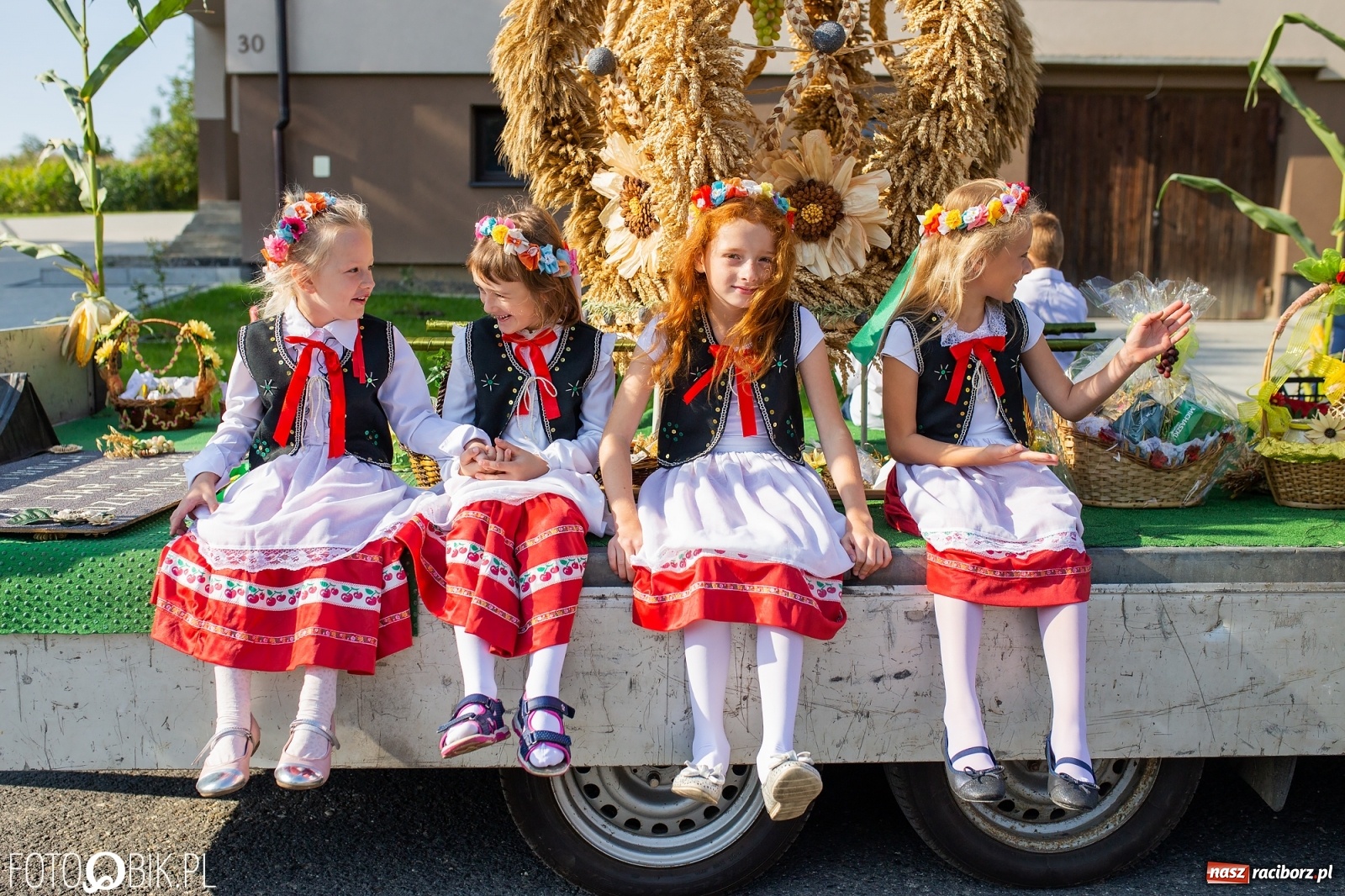 Zdjęcie w galerii na portalu naszraciborz.pl: Dożynki w parafii Łubowice. Korowód wyruszył z Ligoty Książęcej wiadomości z regionu