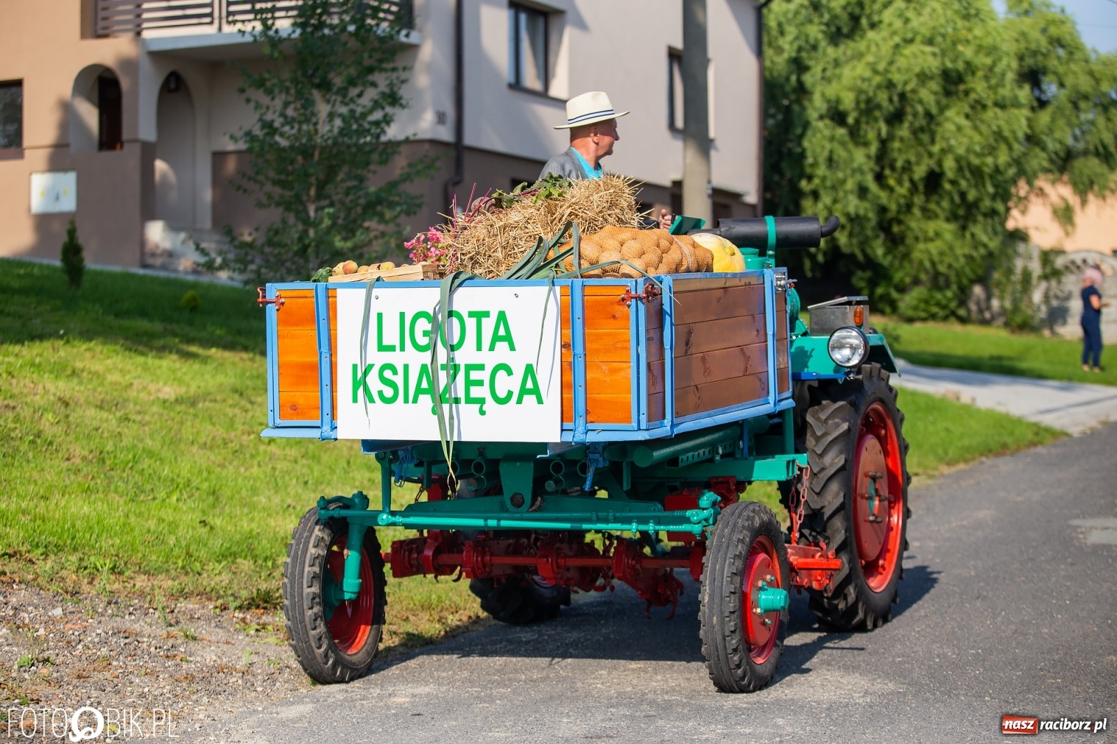 Zdjęcie w galerii na portalu naszraciborz.pl: Dożynki w parafii Łubowice. Korowód wyruszył z Ligoty Książęcej wiadomości z regionu