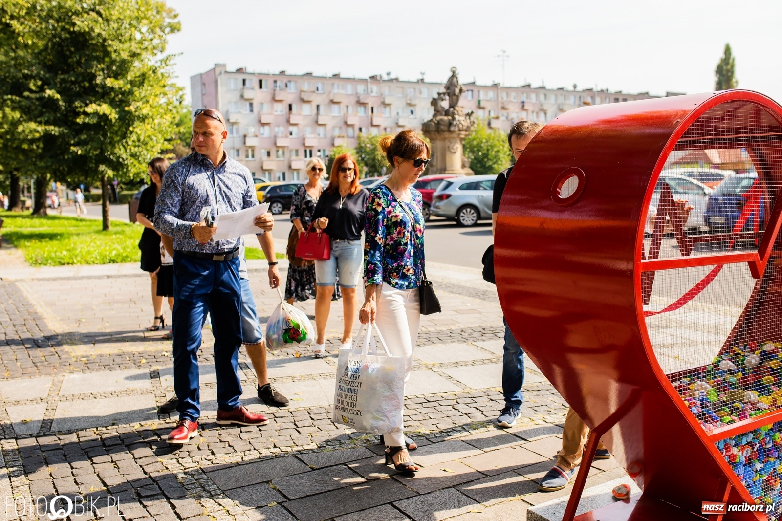 Zdjęcie w galerii na portalu naszraciborz.pl: Nakrętkowe serce zniknie z pl. Długosza. Ratusz nie godzi się na taką lokalizację wiadomości z regionu